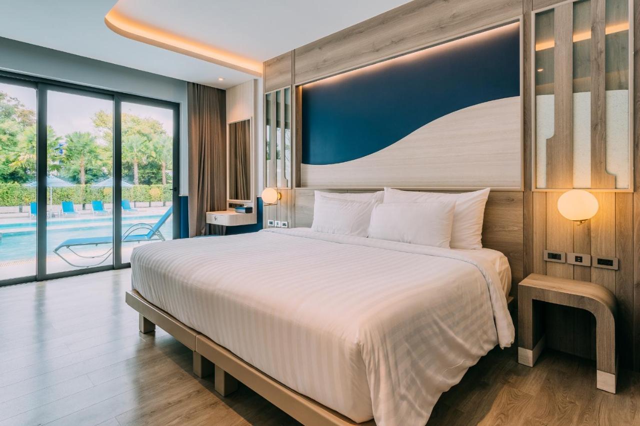 Deluxe Double or Twin Room Pool Access,1084247158:JPEG