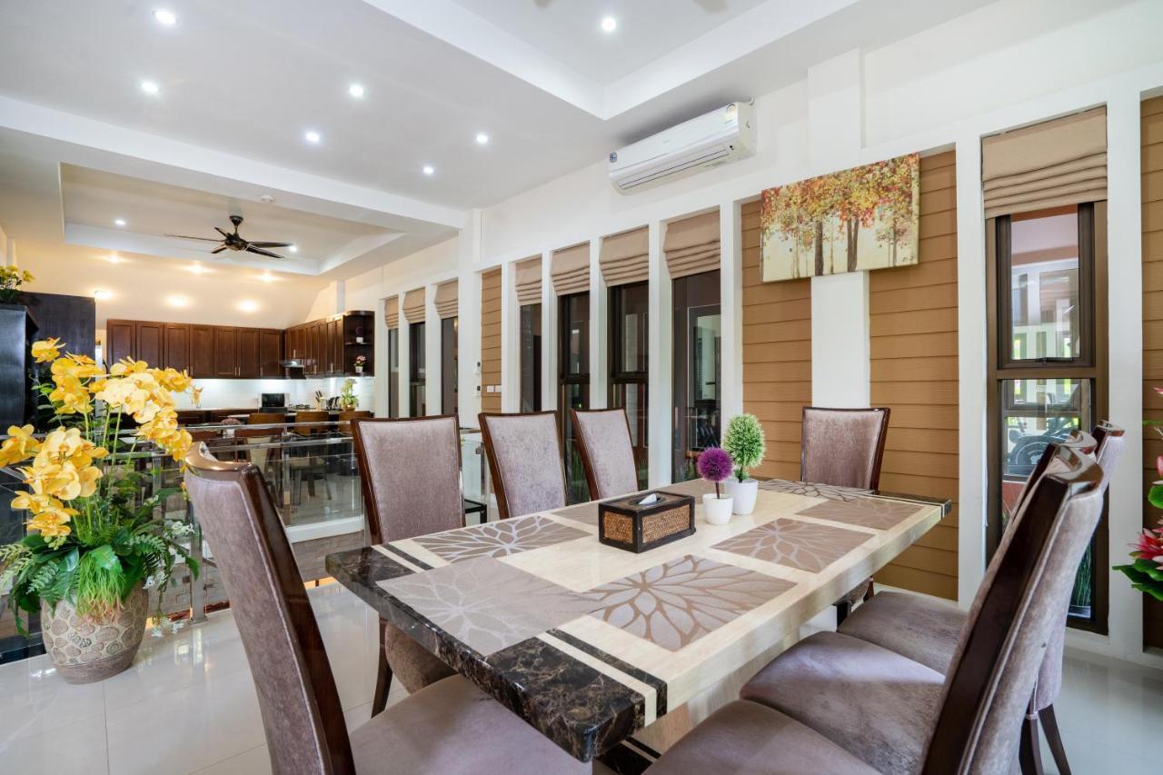 5 Bedroom Suite Private Pool Villa Bathtub airport pick up on food beverages