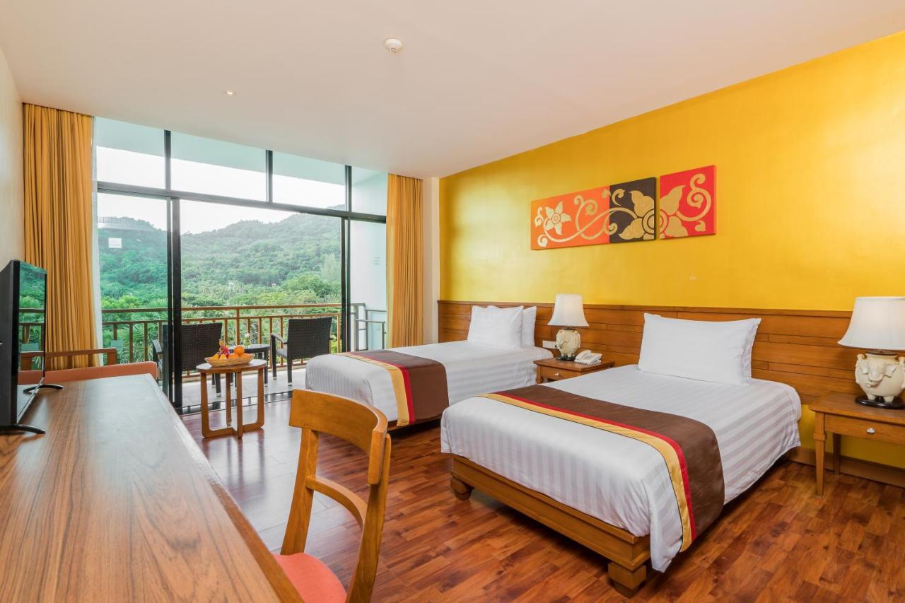 Deluxe Double or Twin Room Pool View