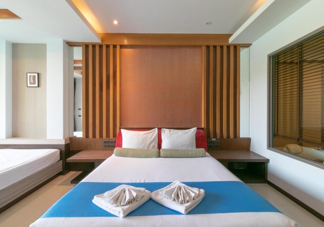 Kamer met Kingsize Bed en Uitzicht op het Zwembad