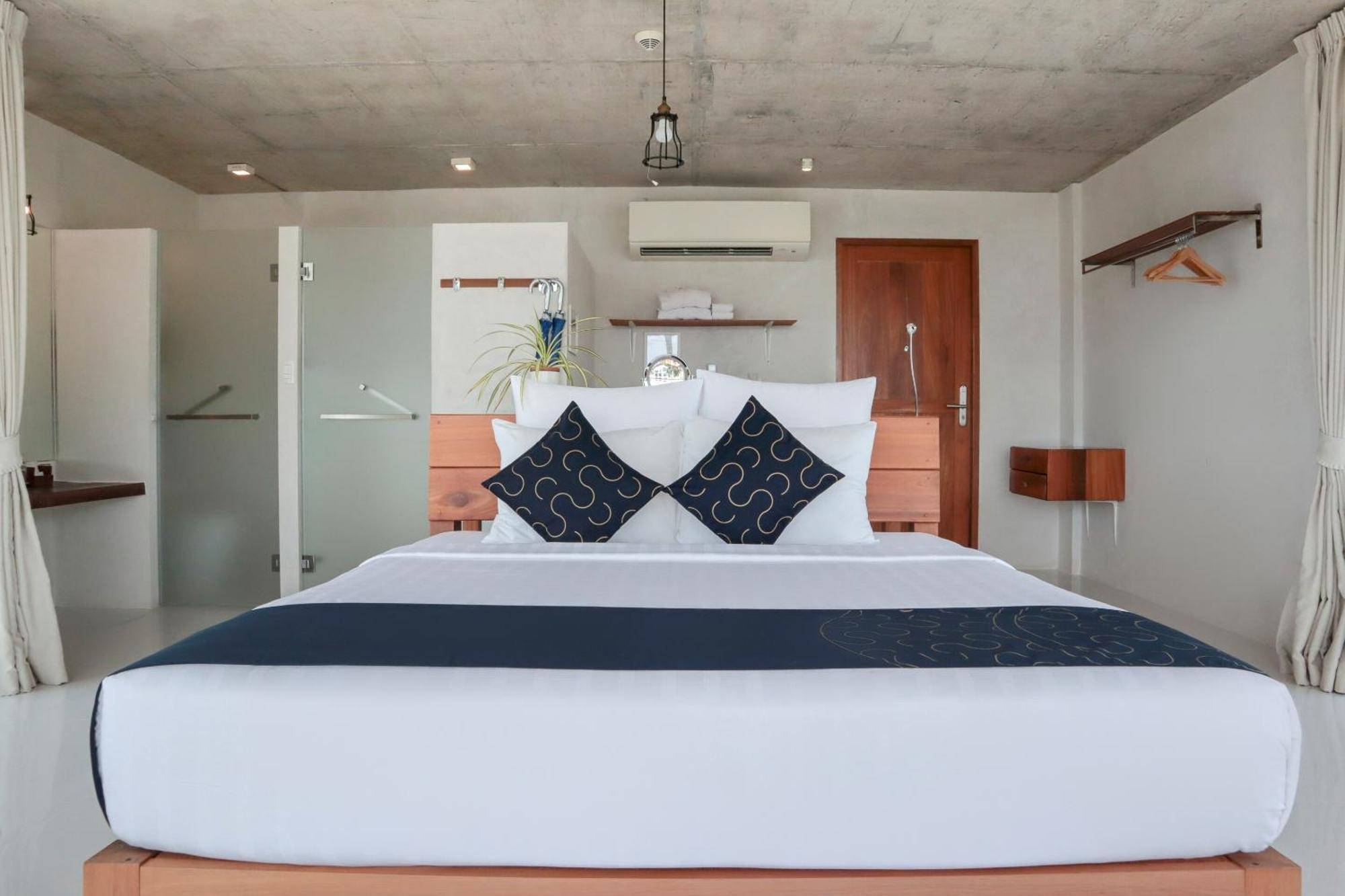 Grand Deluxe Suite Pool Access