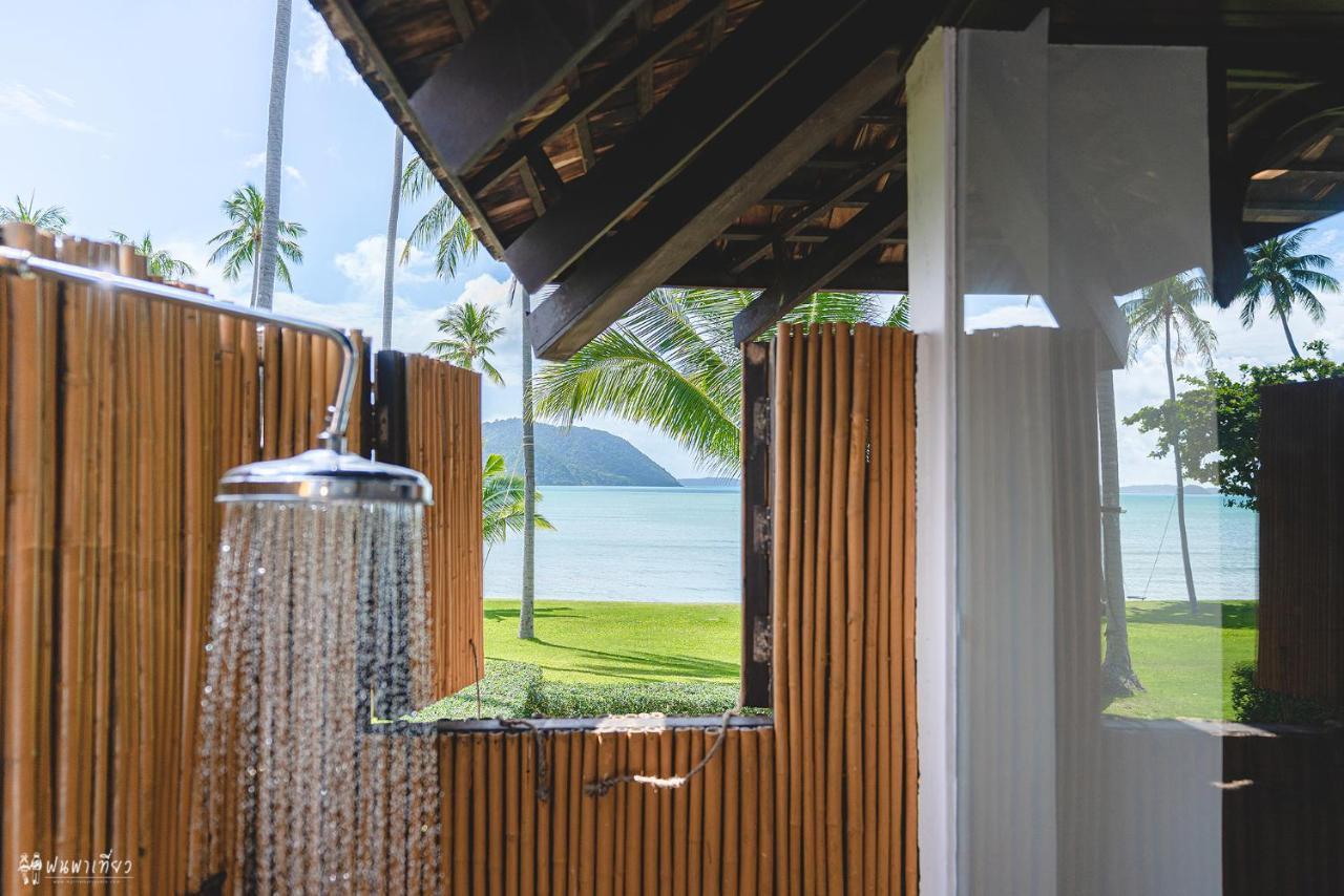 Deluxe Villa Beachfront