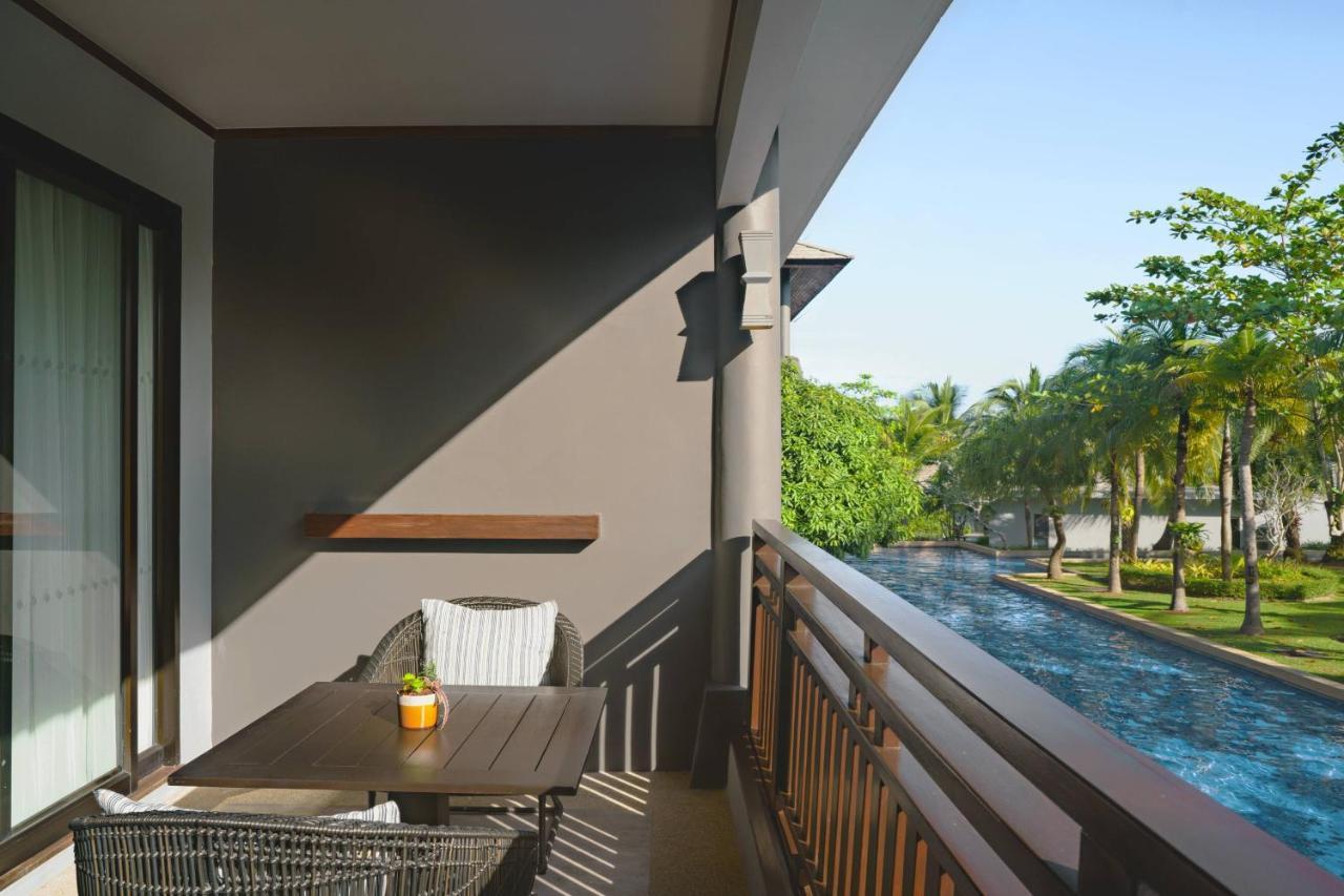 Premium Pool View Guest room 1 King Balcony,1543764949:JPEG