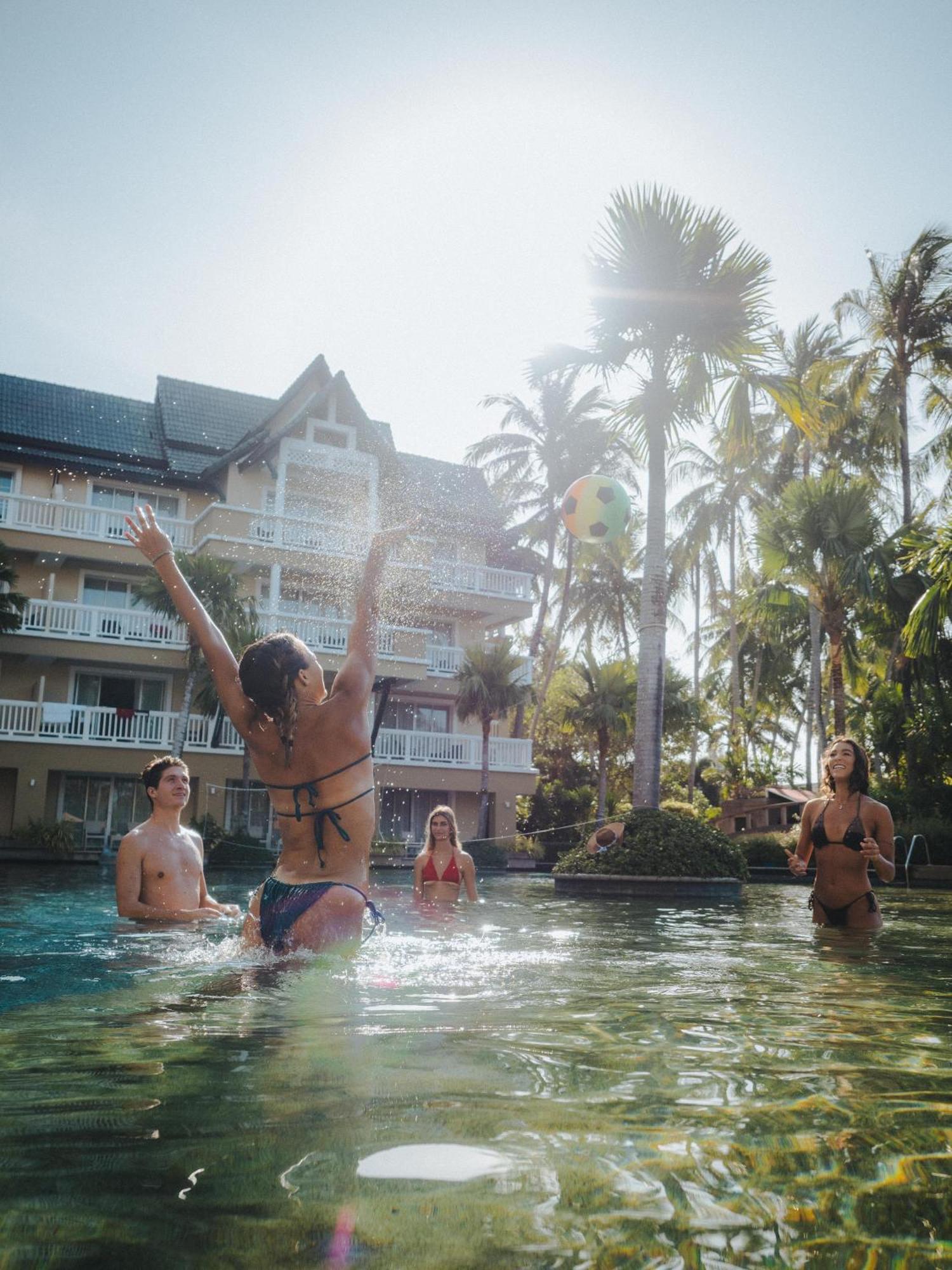 Laguna Pool Access Twin