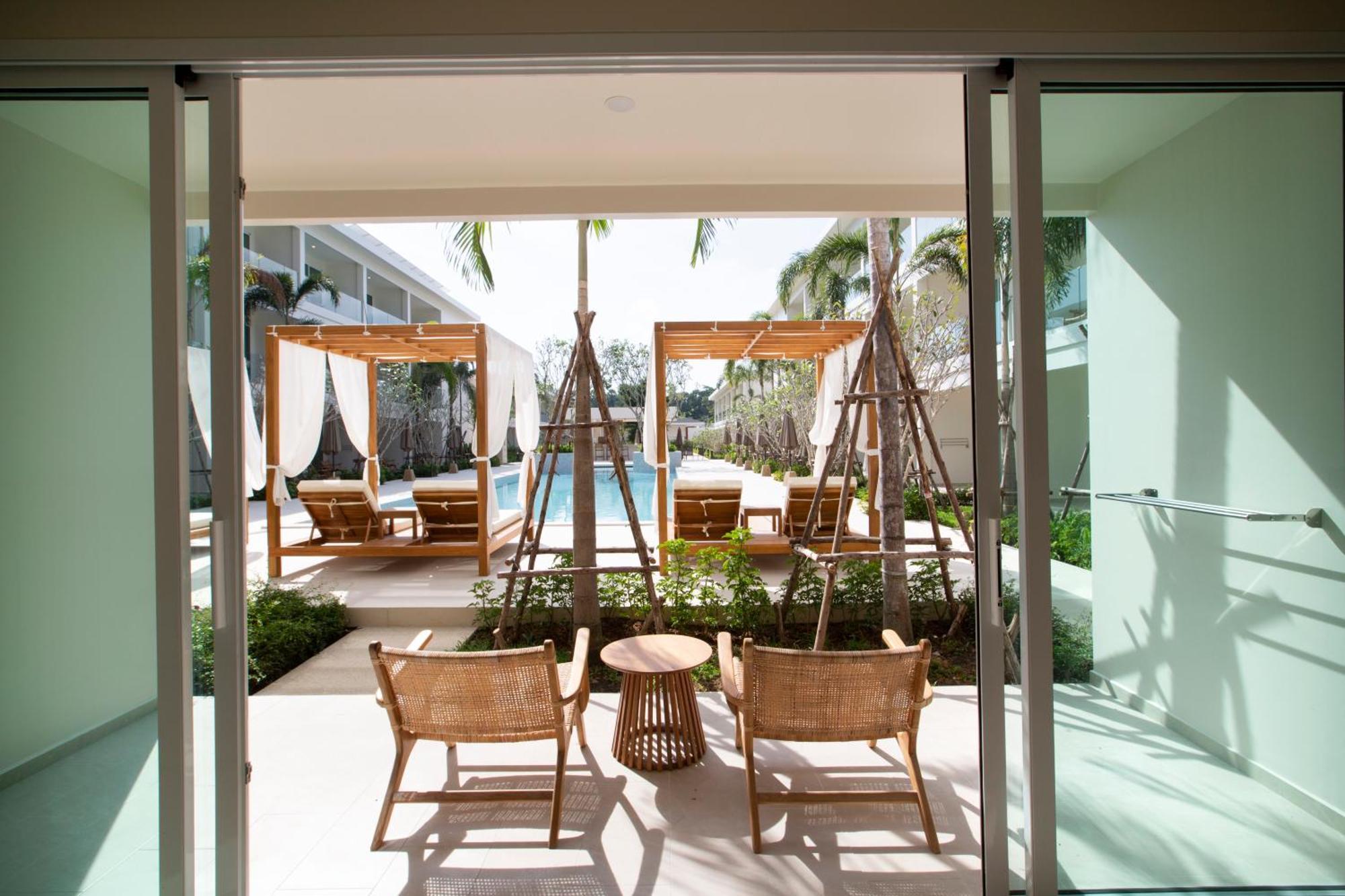 Deluxe King or Twin Room Pool Entrance