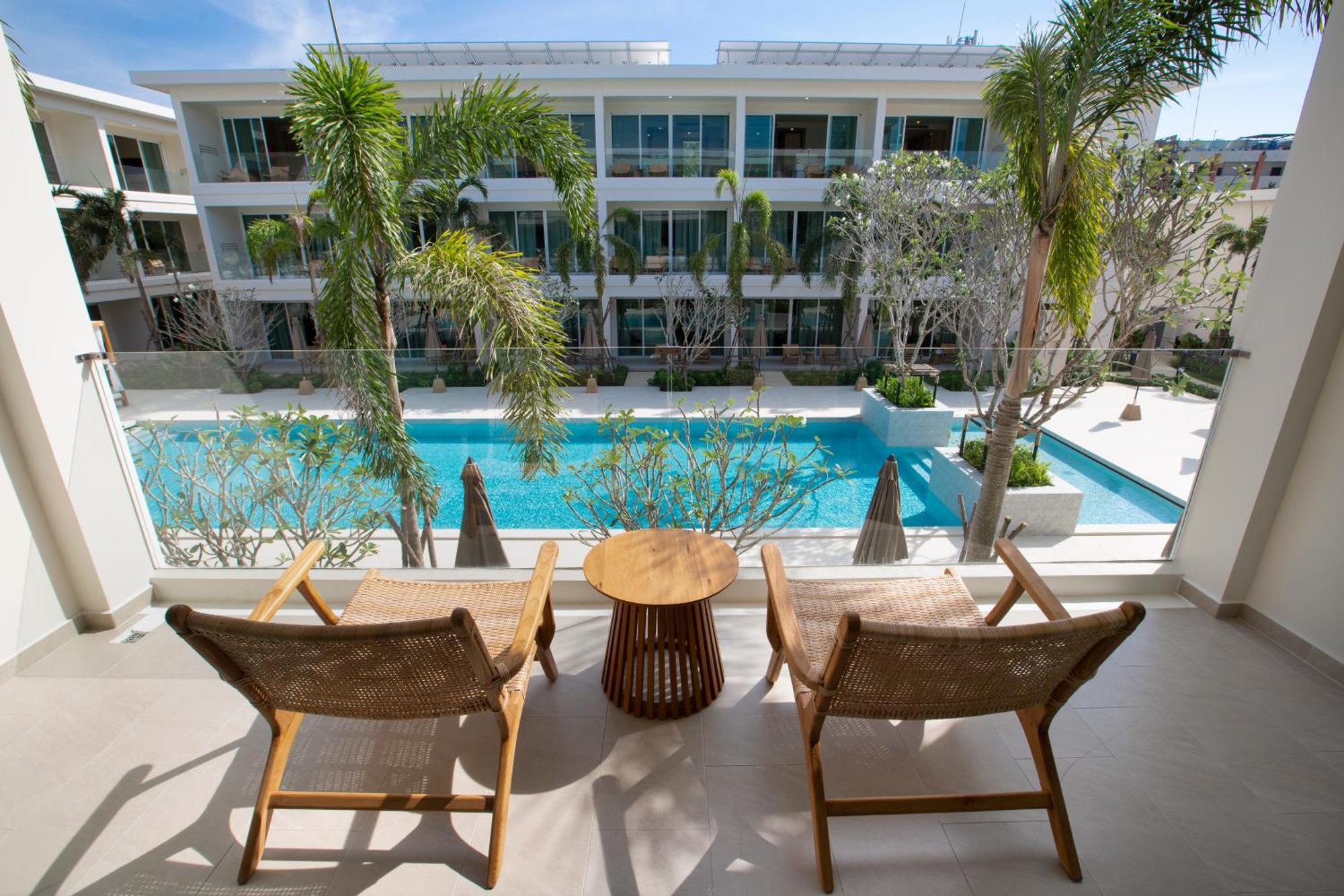 Deluxe King or Twin Room Pool View