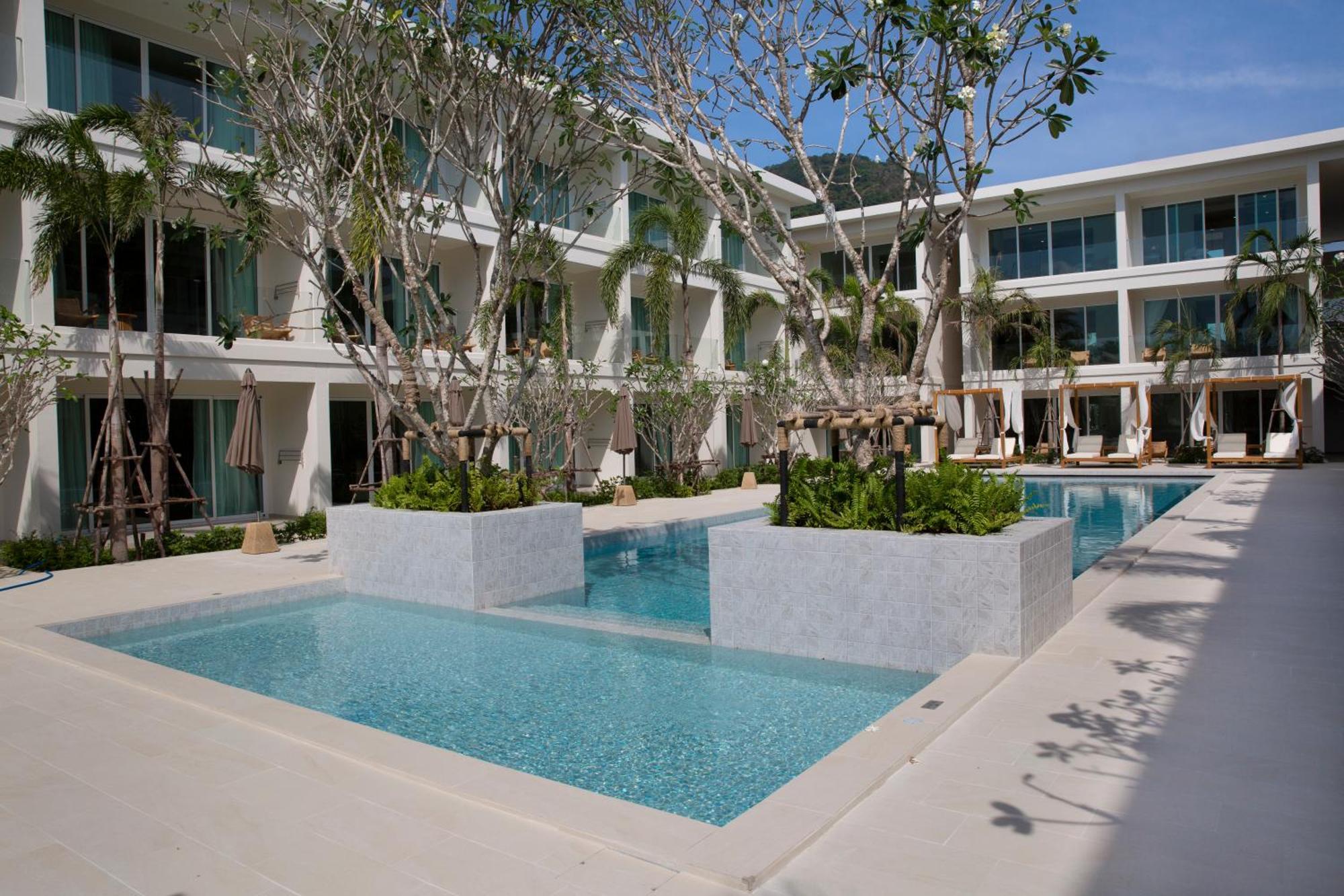 Deluxe King or Twin Room Pool View