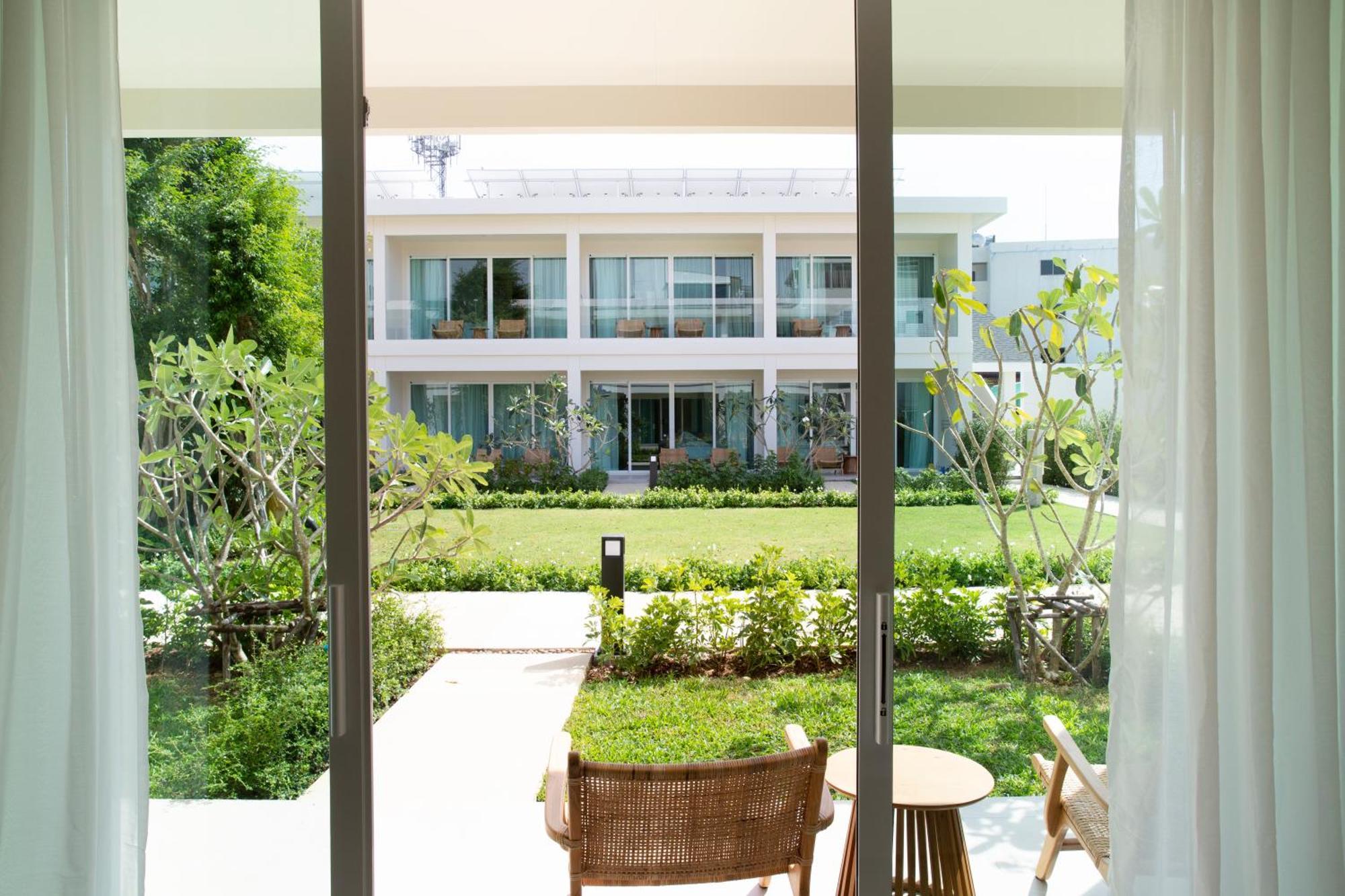 Deluxe King or Twin Room Garden View