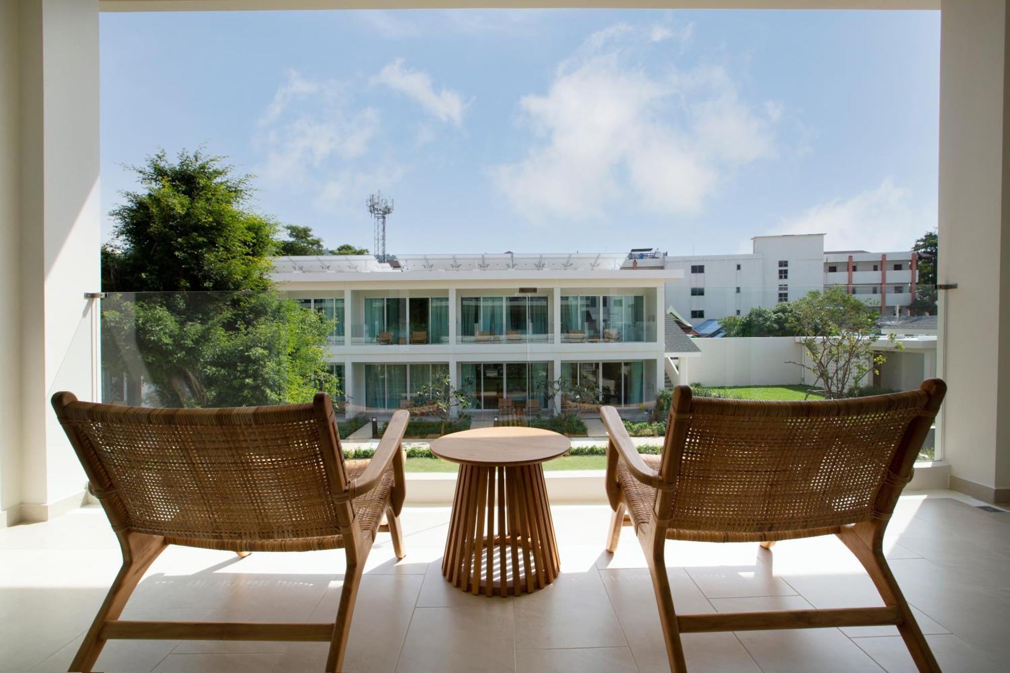 Deluxe King or Twin Room Garden View