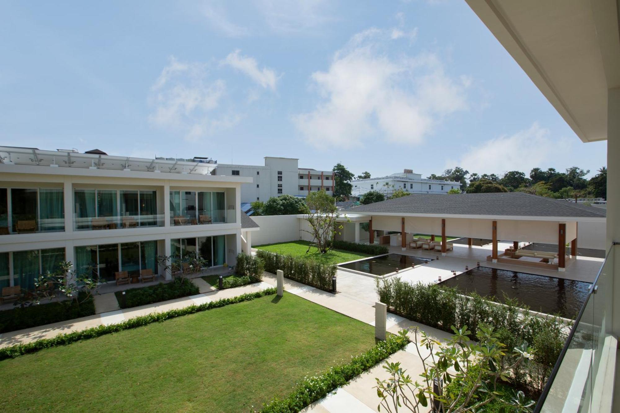 Deluxe King or Twin Room Garden View