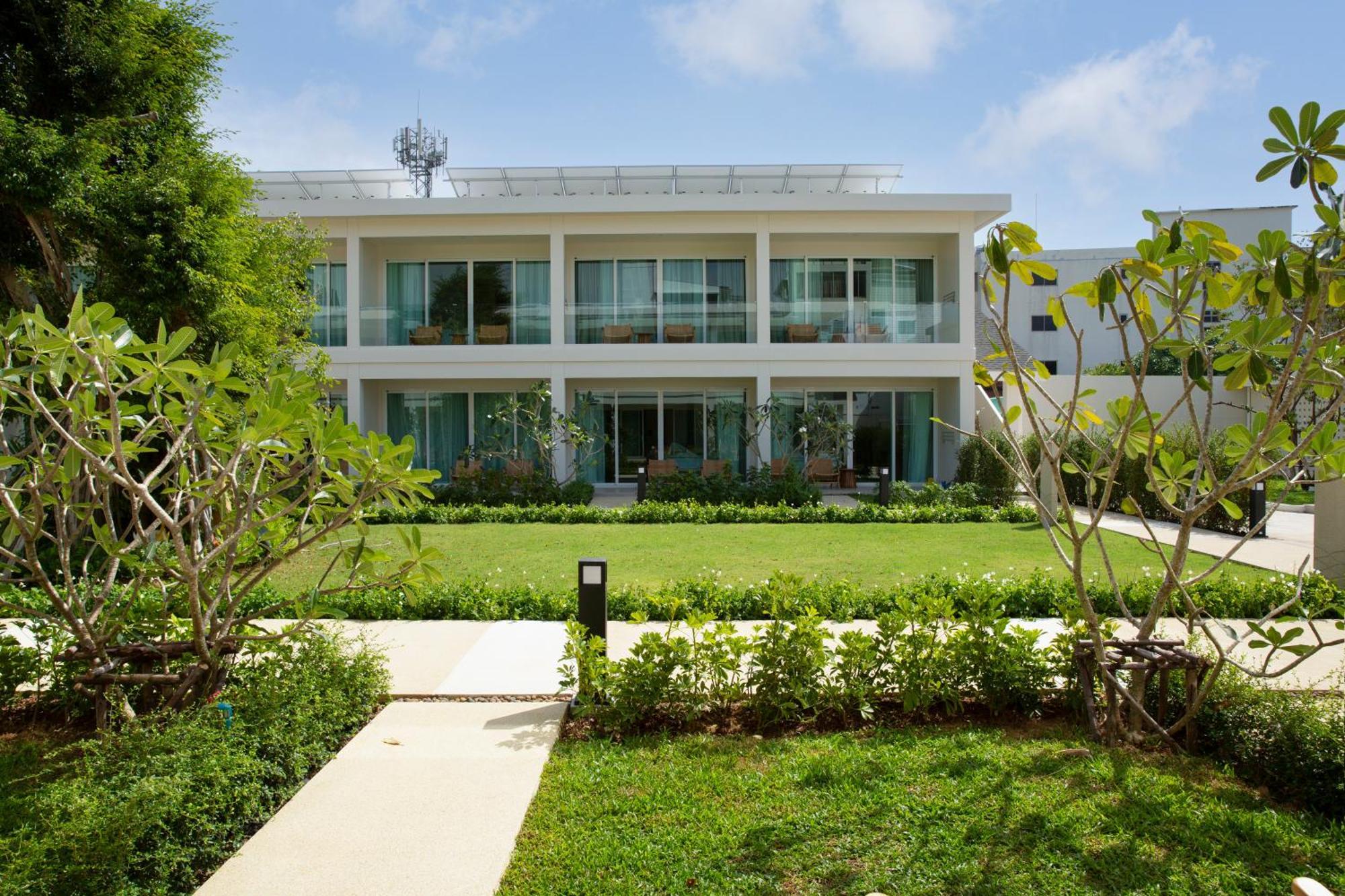 Deluxe King or Twin Room Garden View