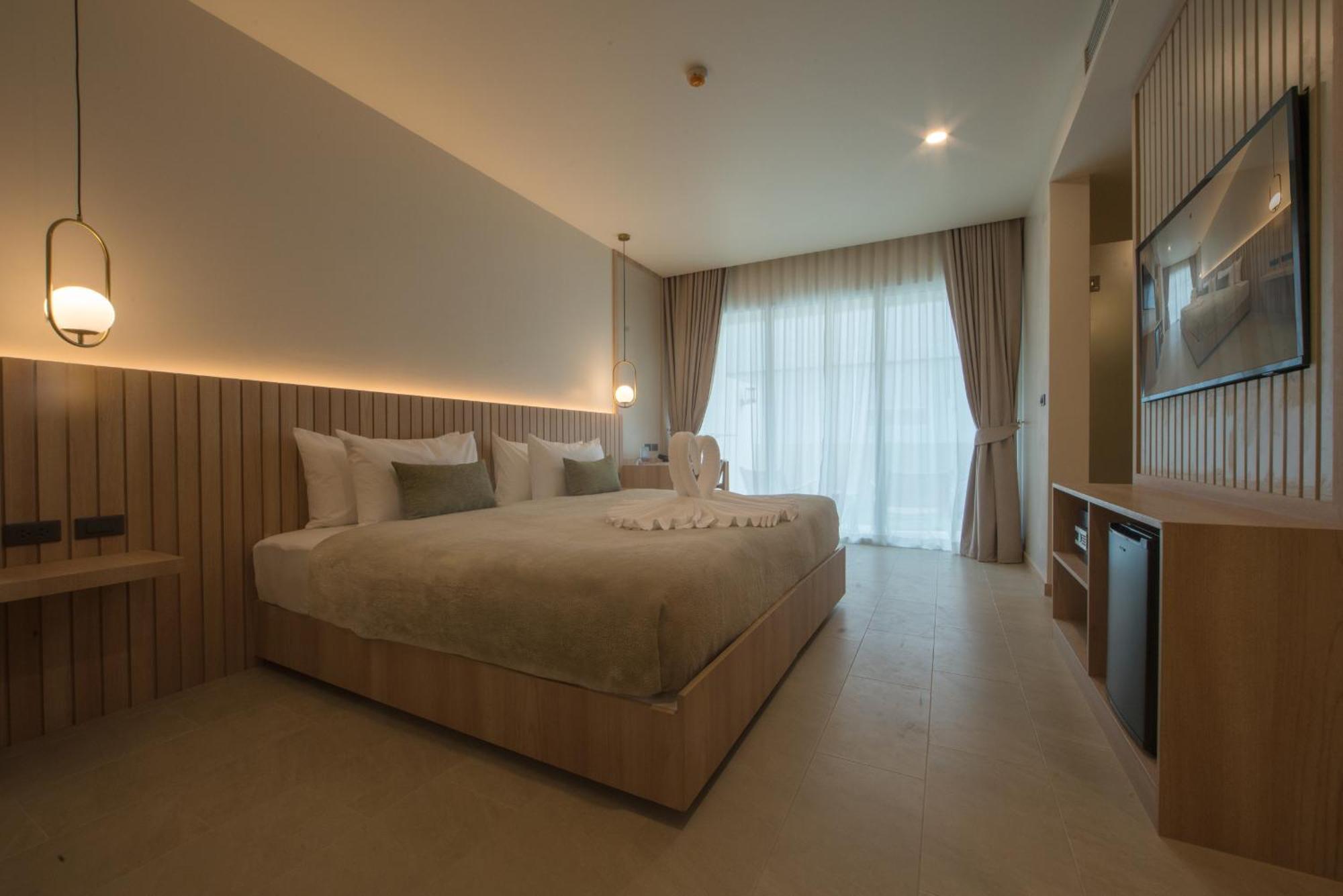 Grand Deluxe King or Twin Room