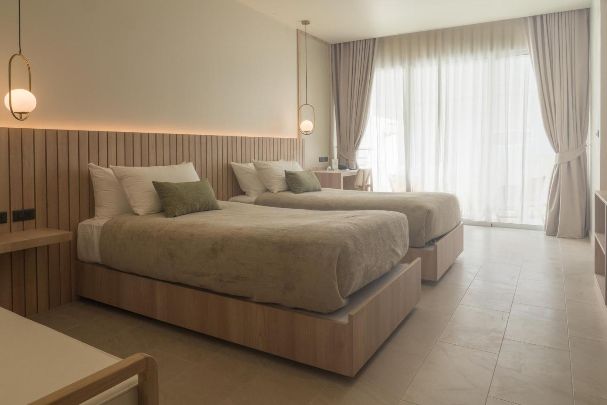 Grand Deluxe King or Twin Room