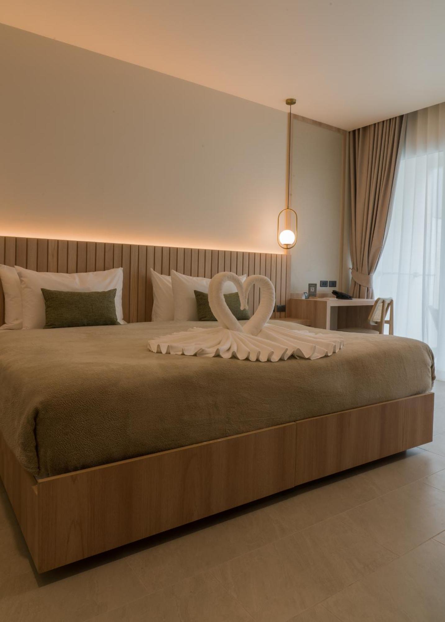 Grand Deluxe King or Twin Room