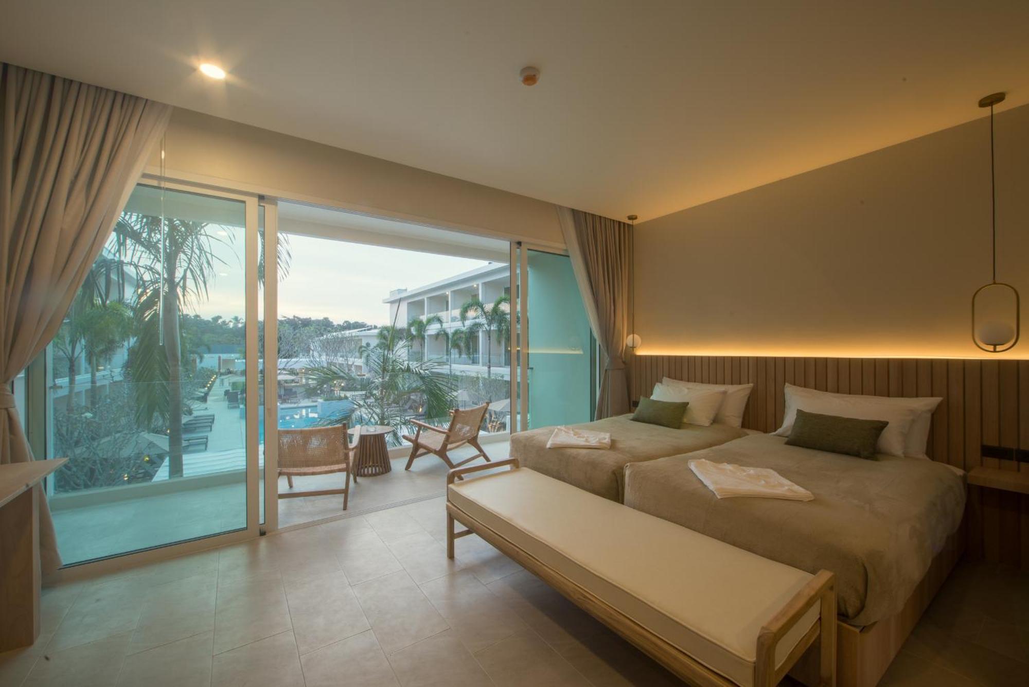 Deluxe King/ Twin Room with Grand View