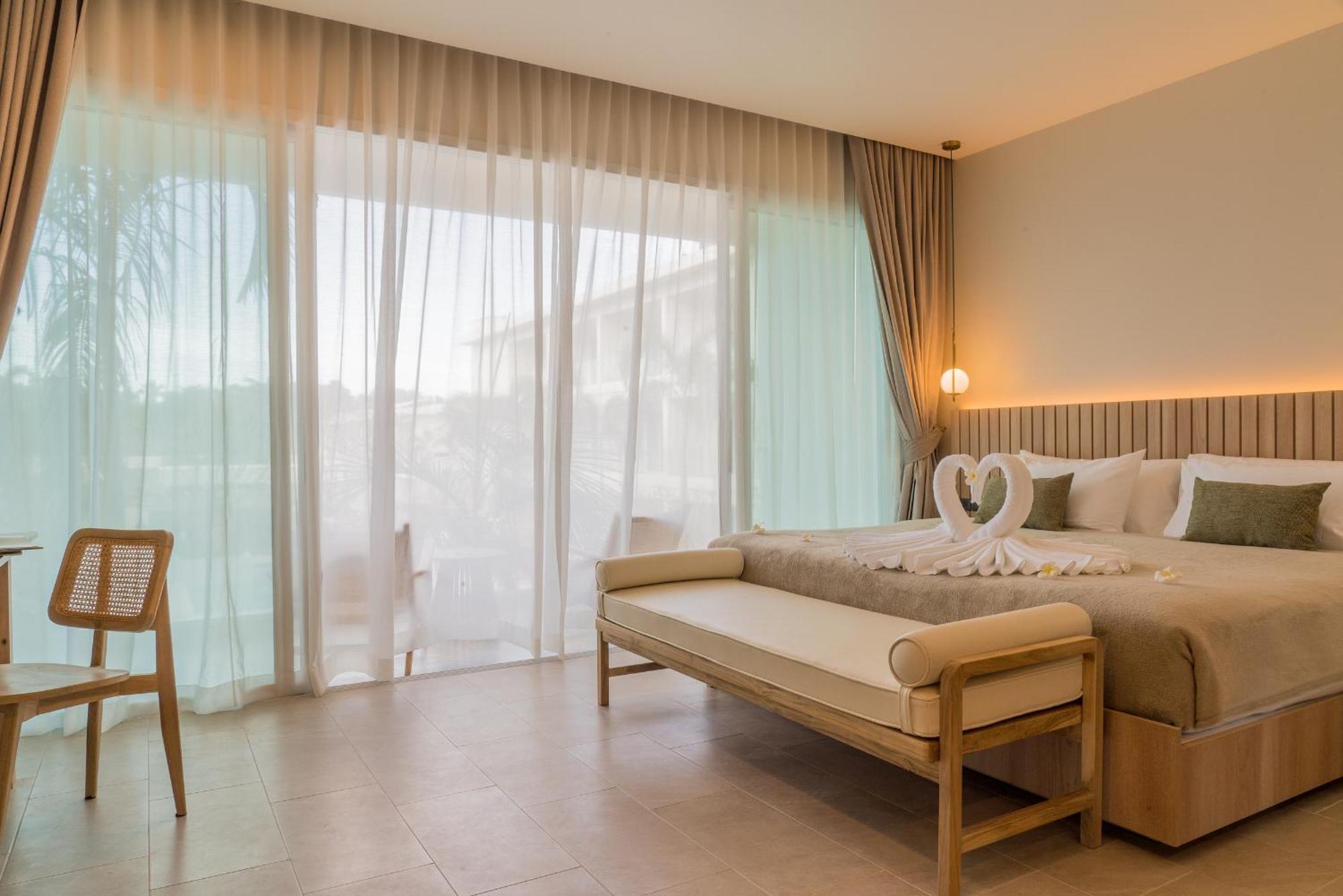 Deluxe King or Twin Room Grand View