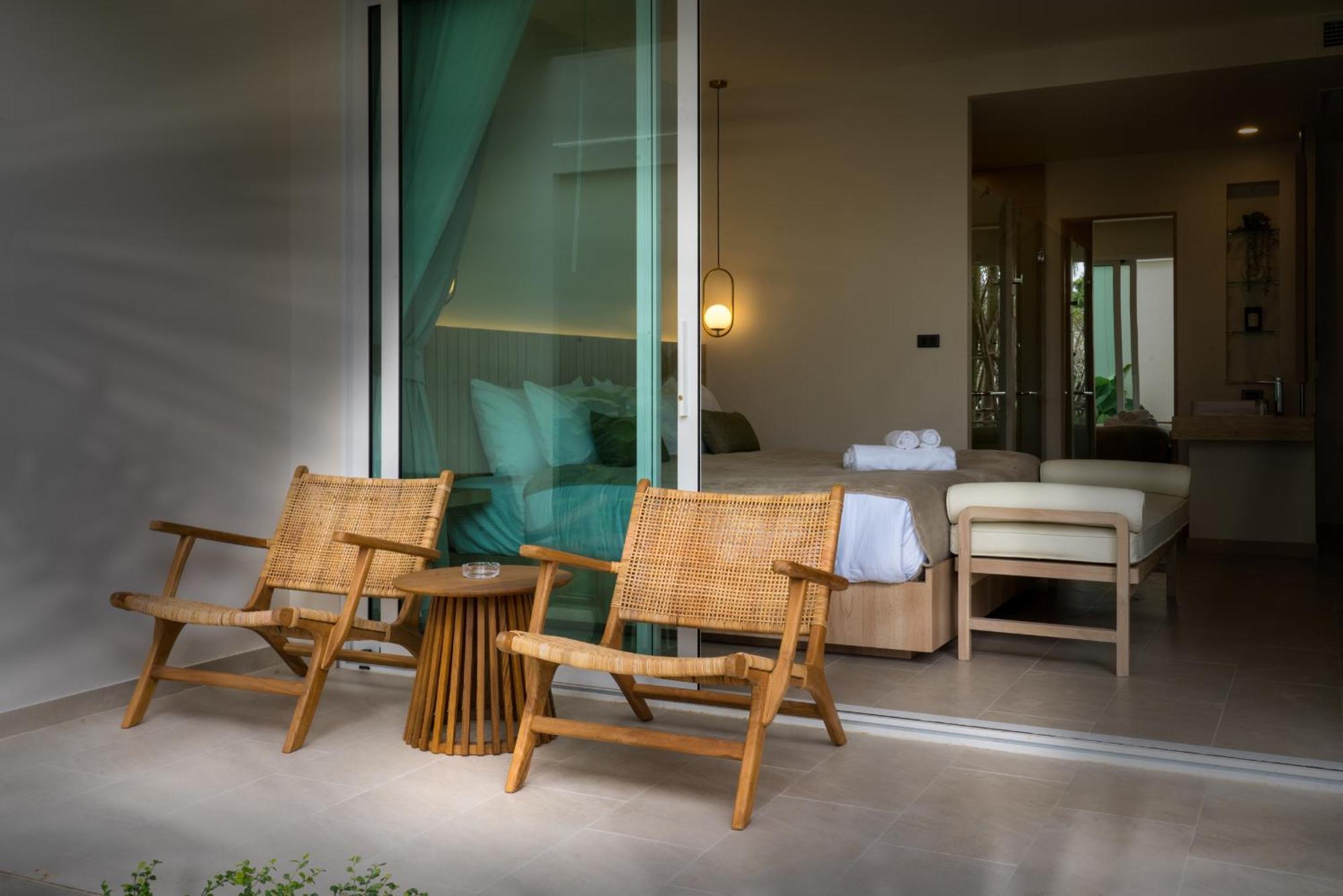 Deluxe King or Twin Room Pool Entrance
