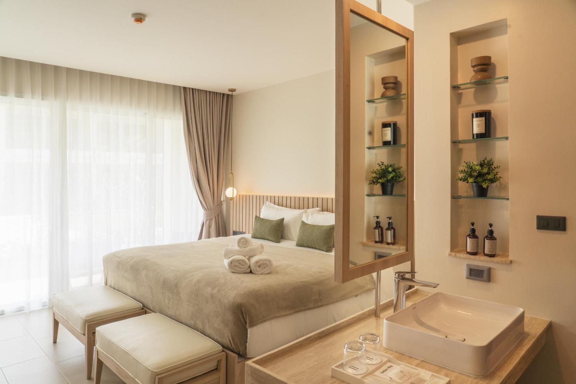 Deluxe King or Twin Room Pool View