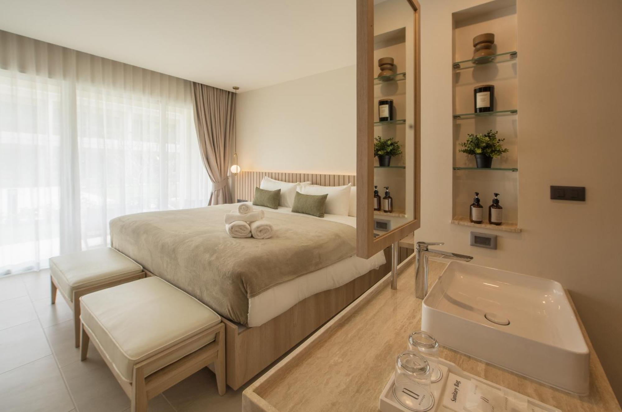Deluxe King or Twin Room Pool View