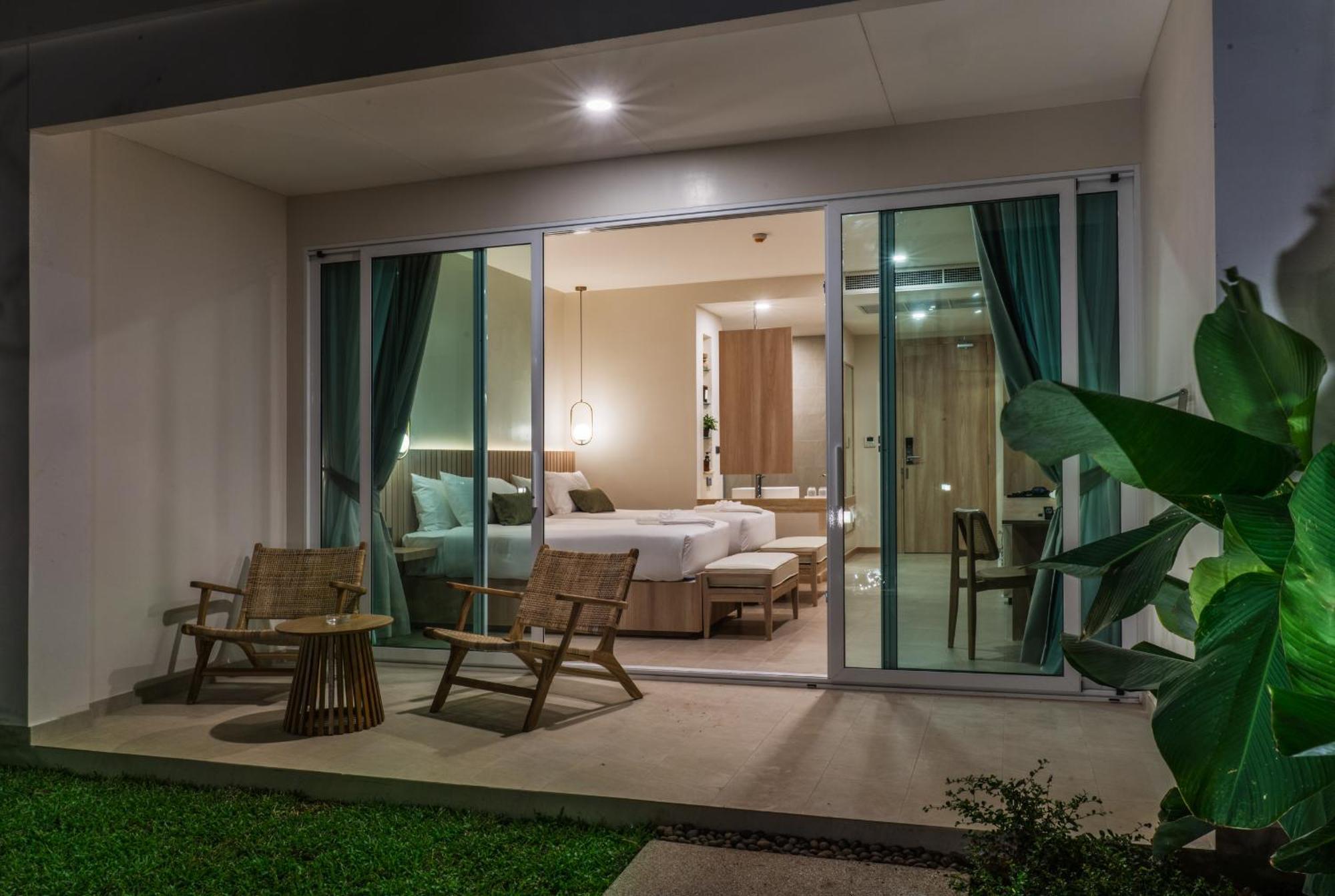 Deluxe King or Twin Room Garden View