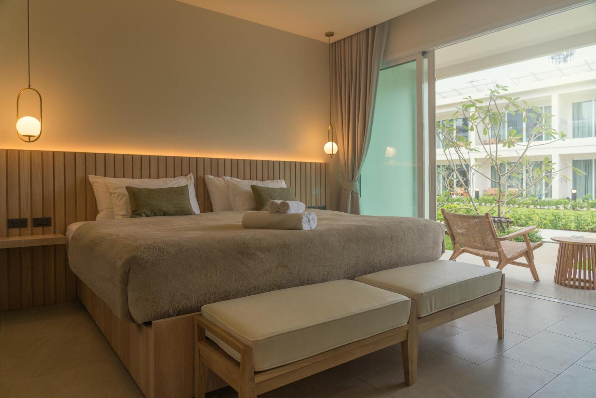 Deluxe King or Twin Room Garden View