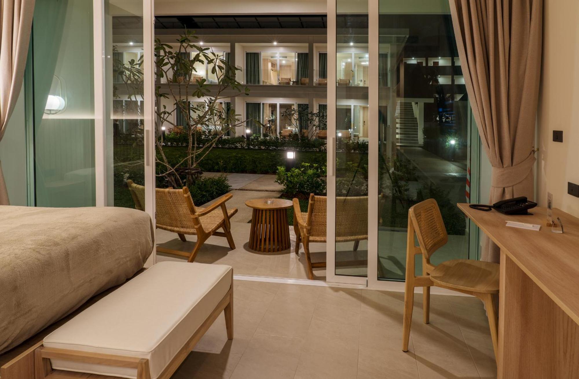 Deluxe King or Twin Room Garden View