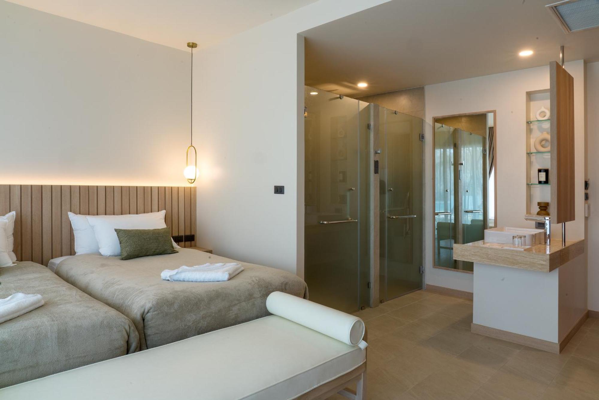 Deluxe King or Twin Room Pool Entrance