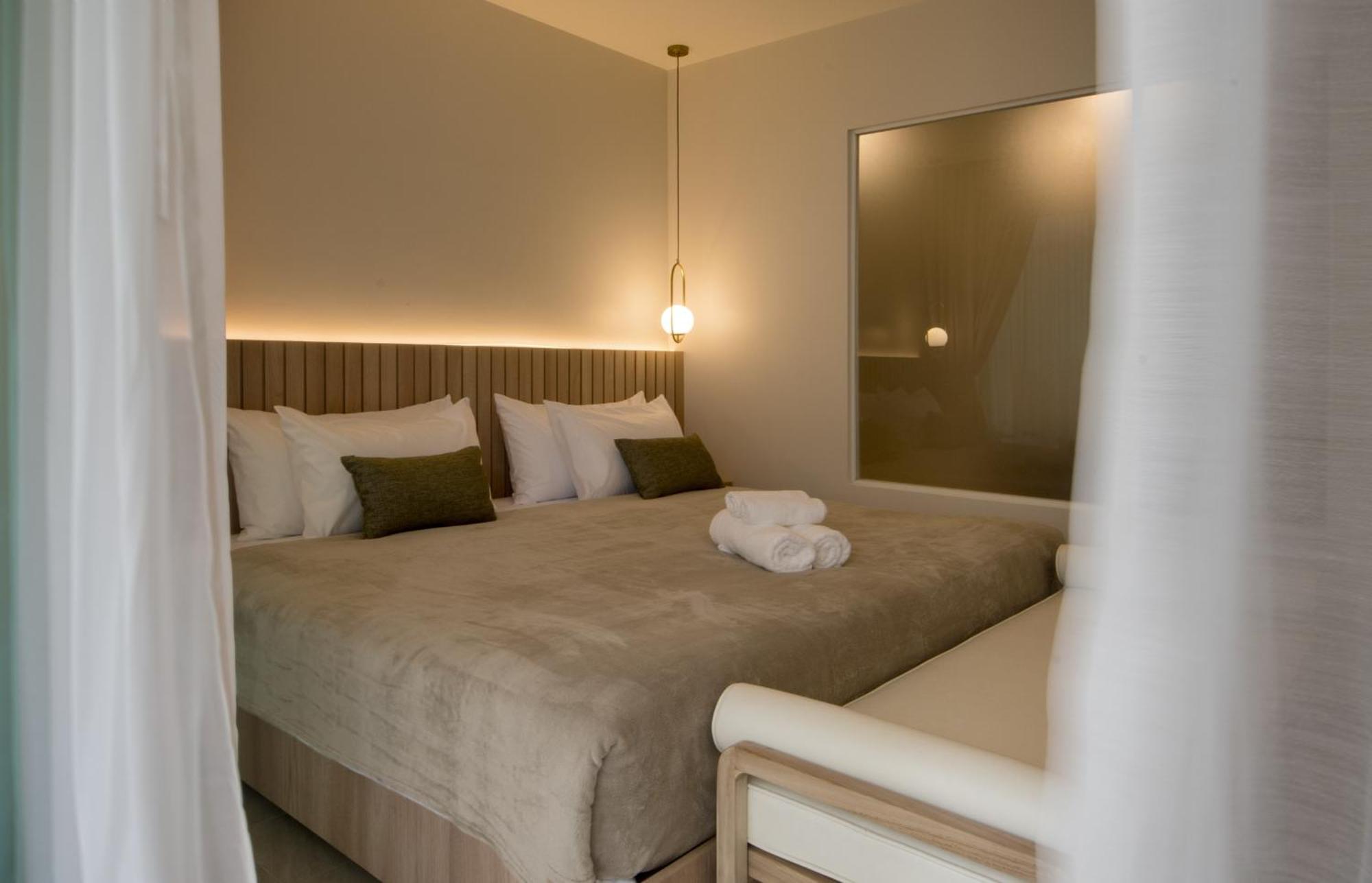 Deluxe King or Twin Room Pool Entrance