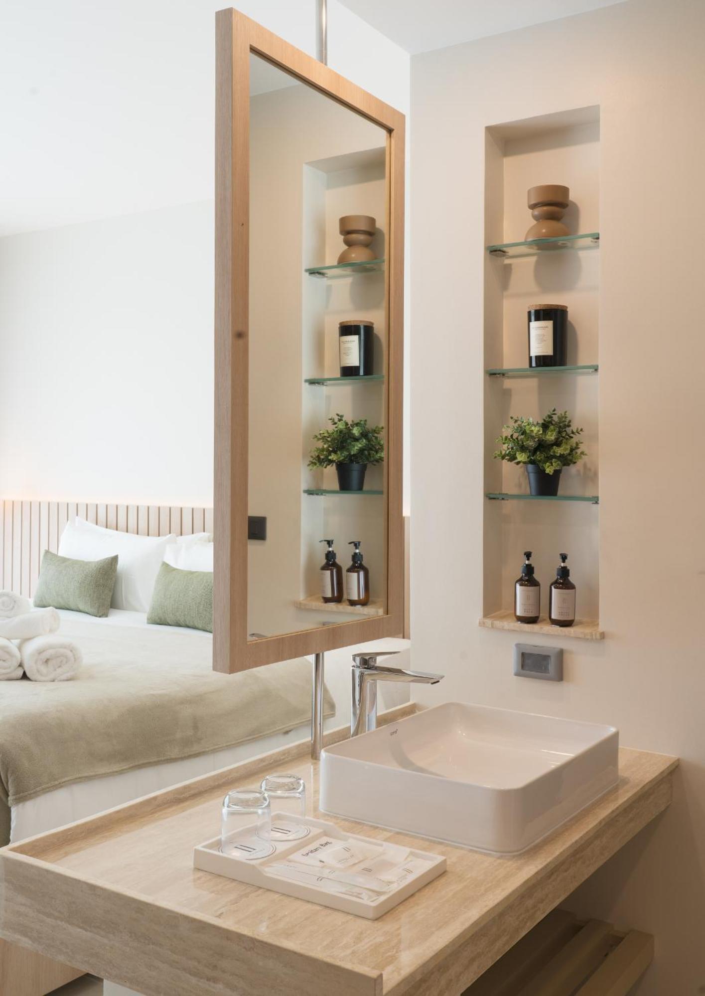 Deluxe King or Twin Room Garden View