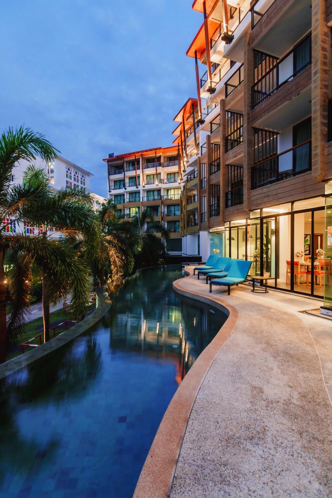 Executive King Room Pool View