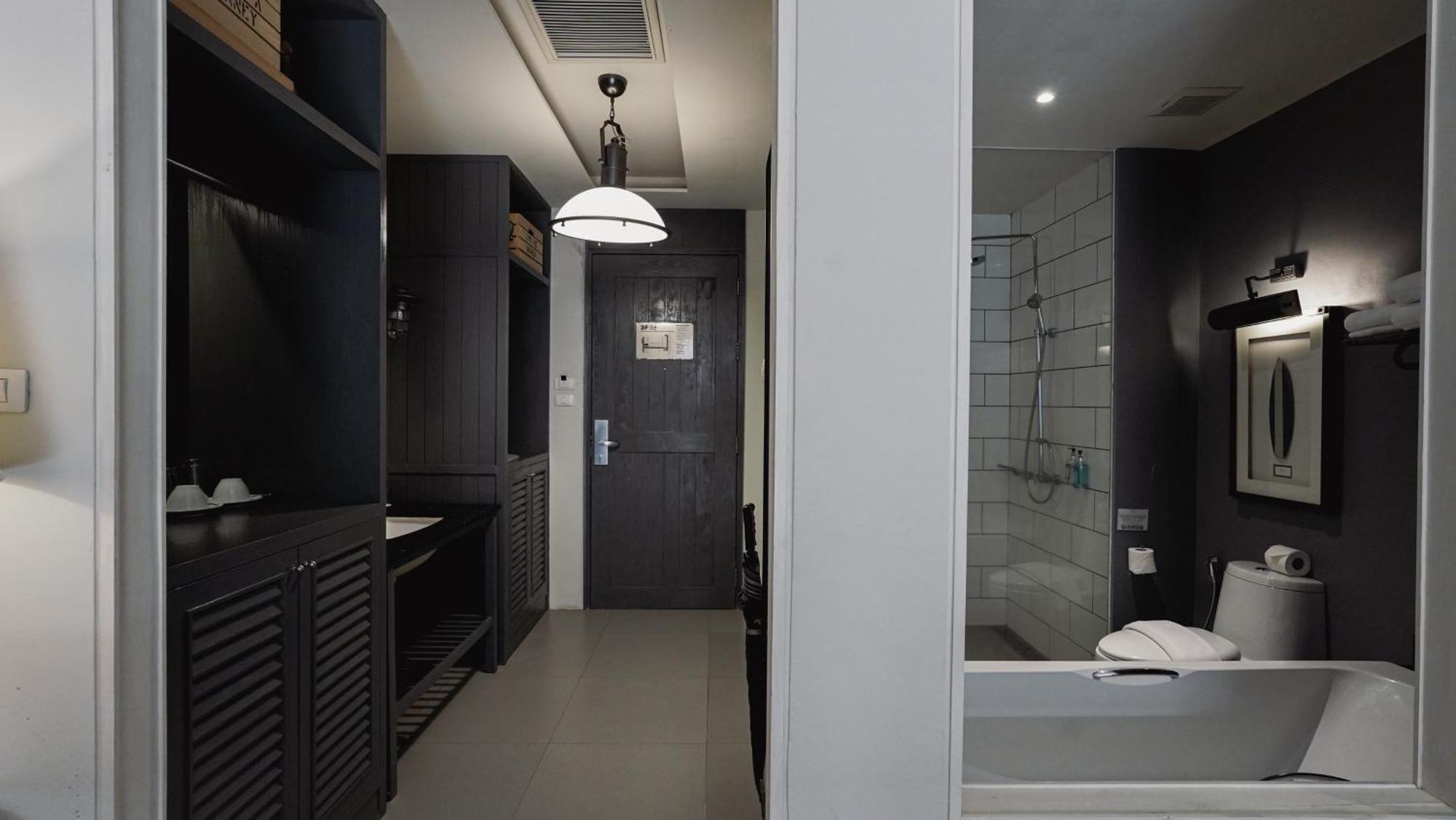 Deluxe Double or Twin Room Pool View