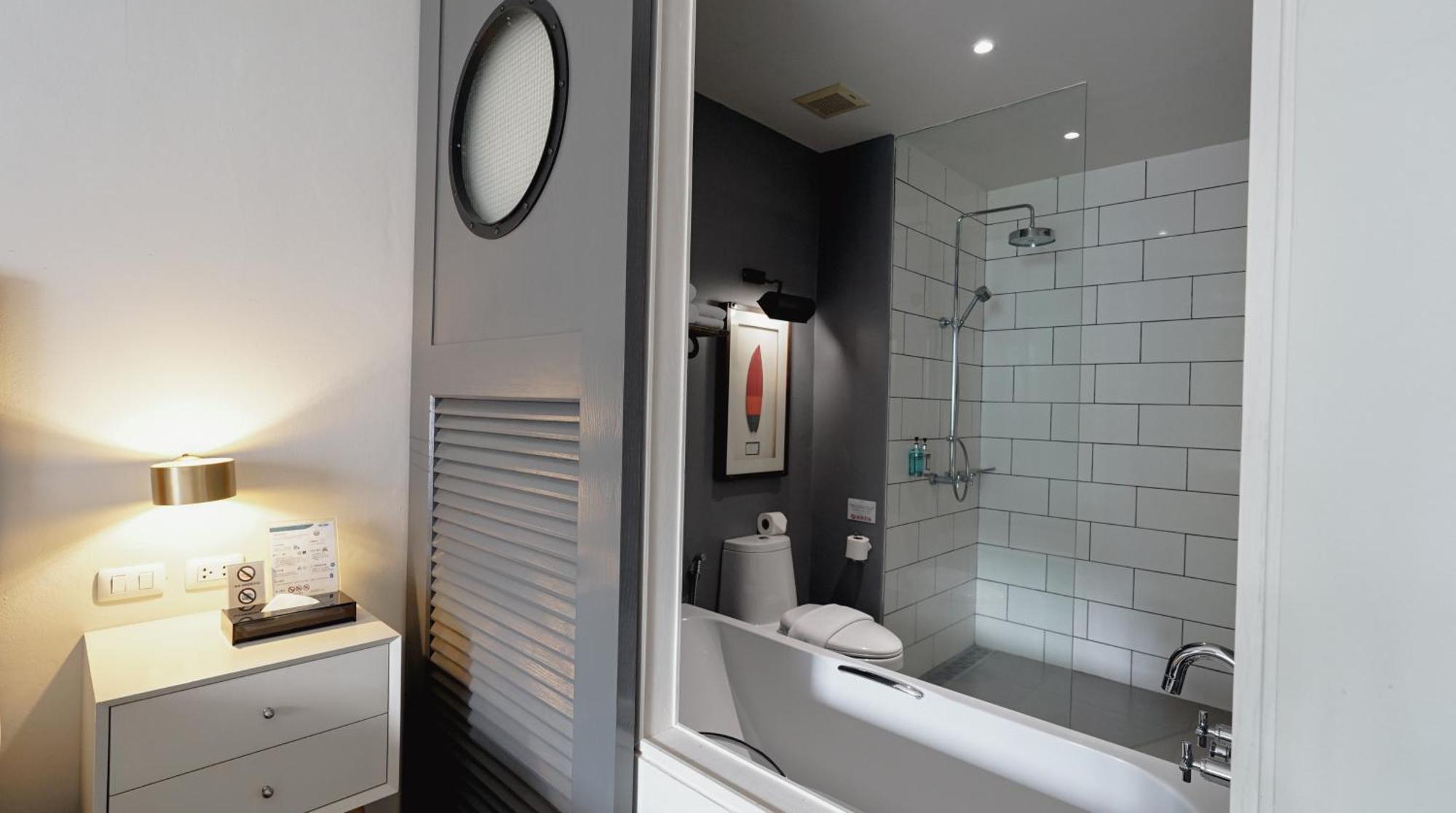 Deluxe Double or Twin Room Pool View