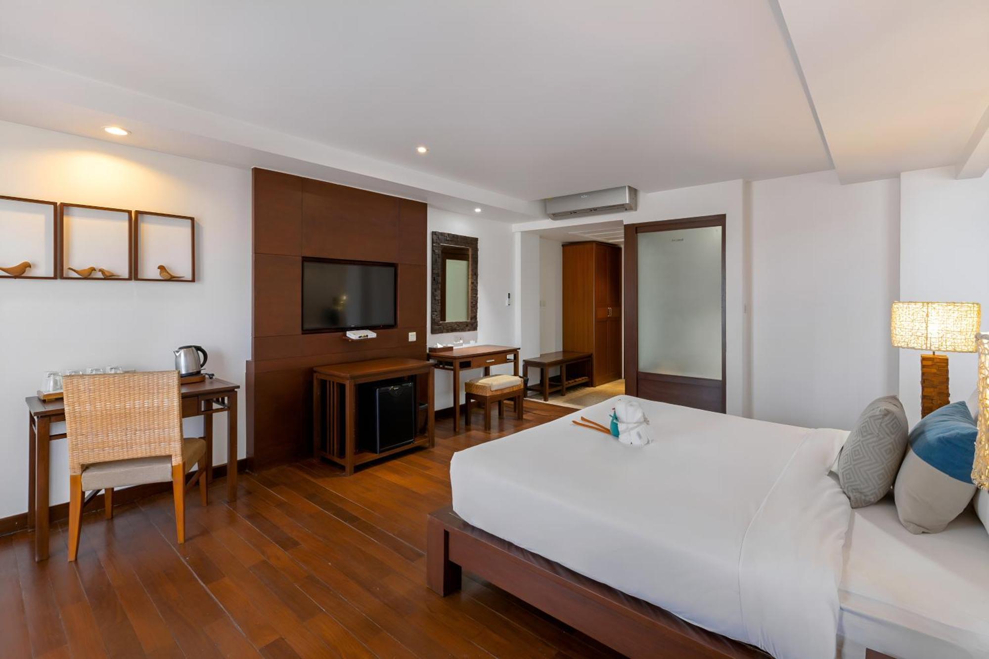 Deluxe Family Room,1584431623:JPEG