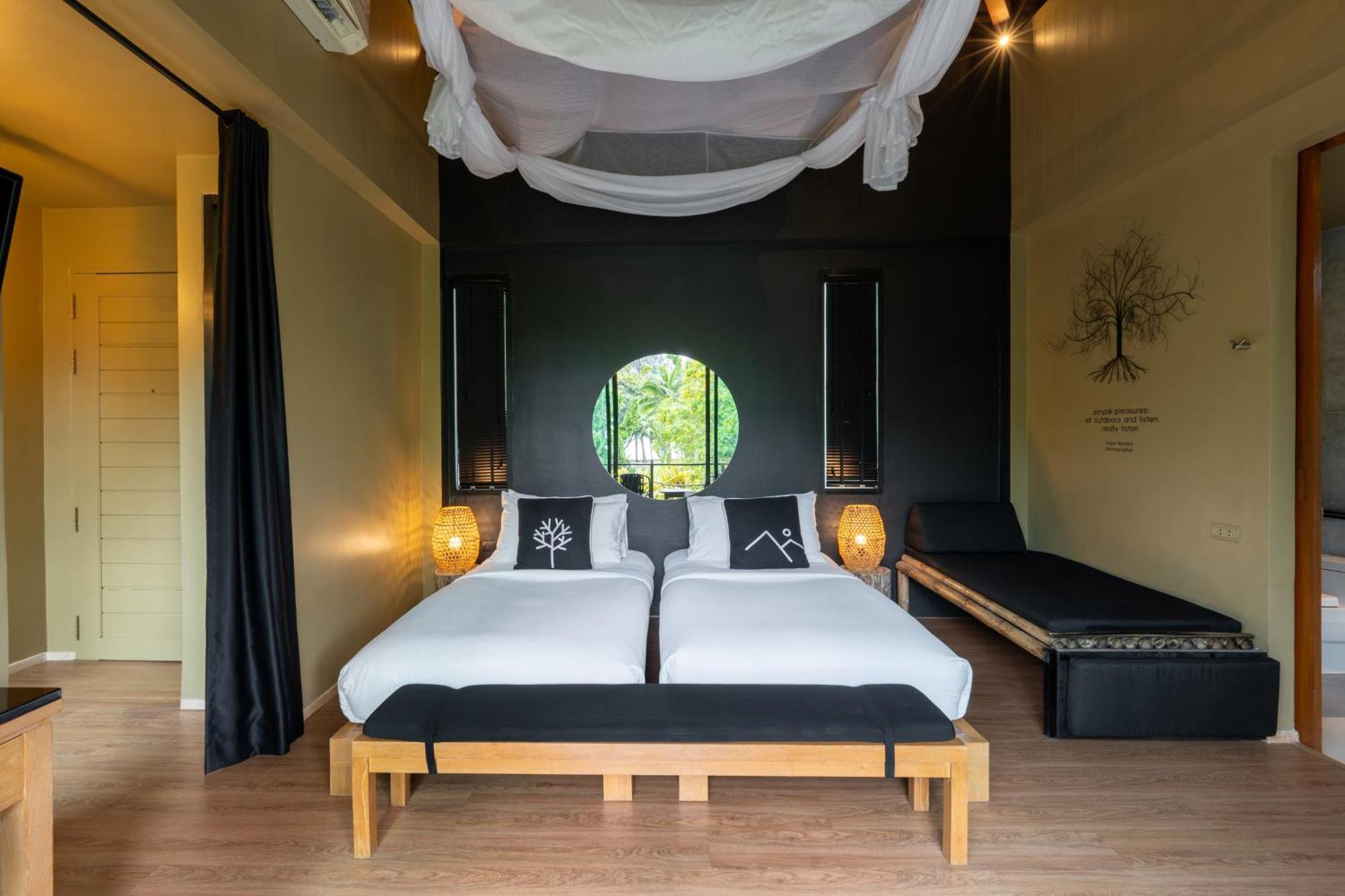 Studio Deluxe Two-Bedroom Kayak Paddle Board Playground