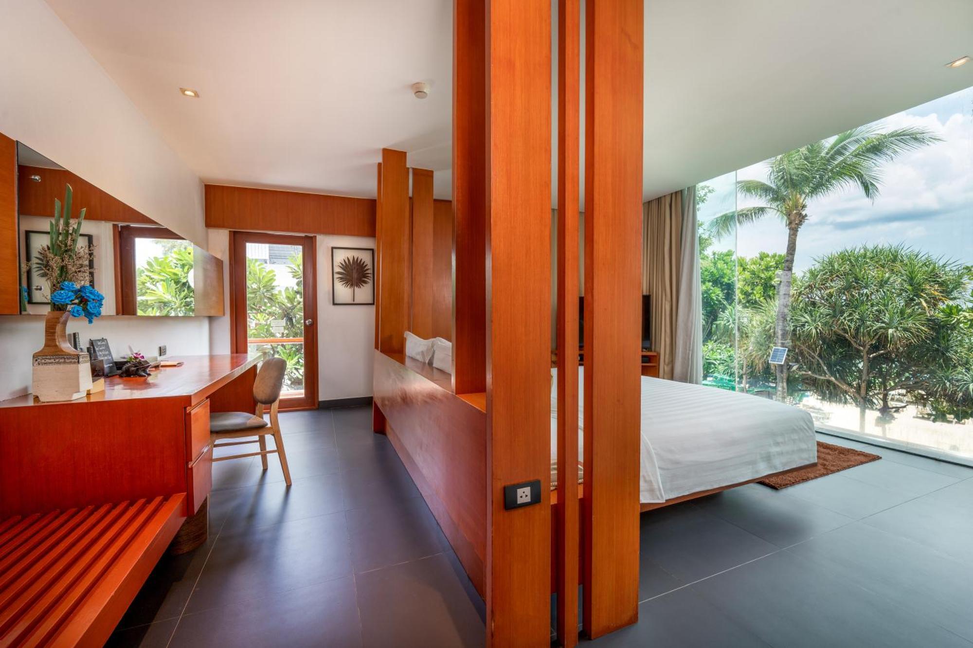 Suite Sea View Daily Complimentary Minibar