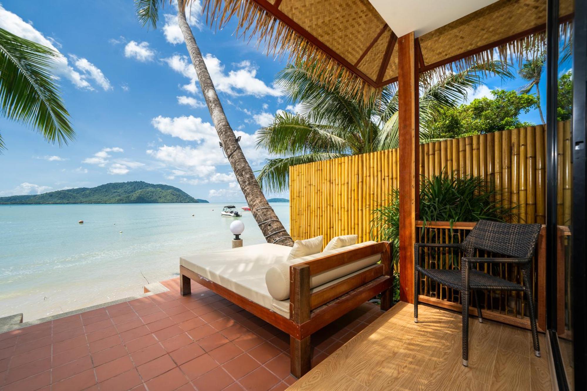 Beachfront Premier Suite