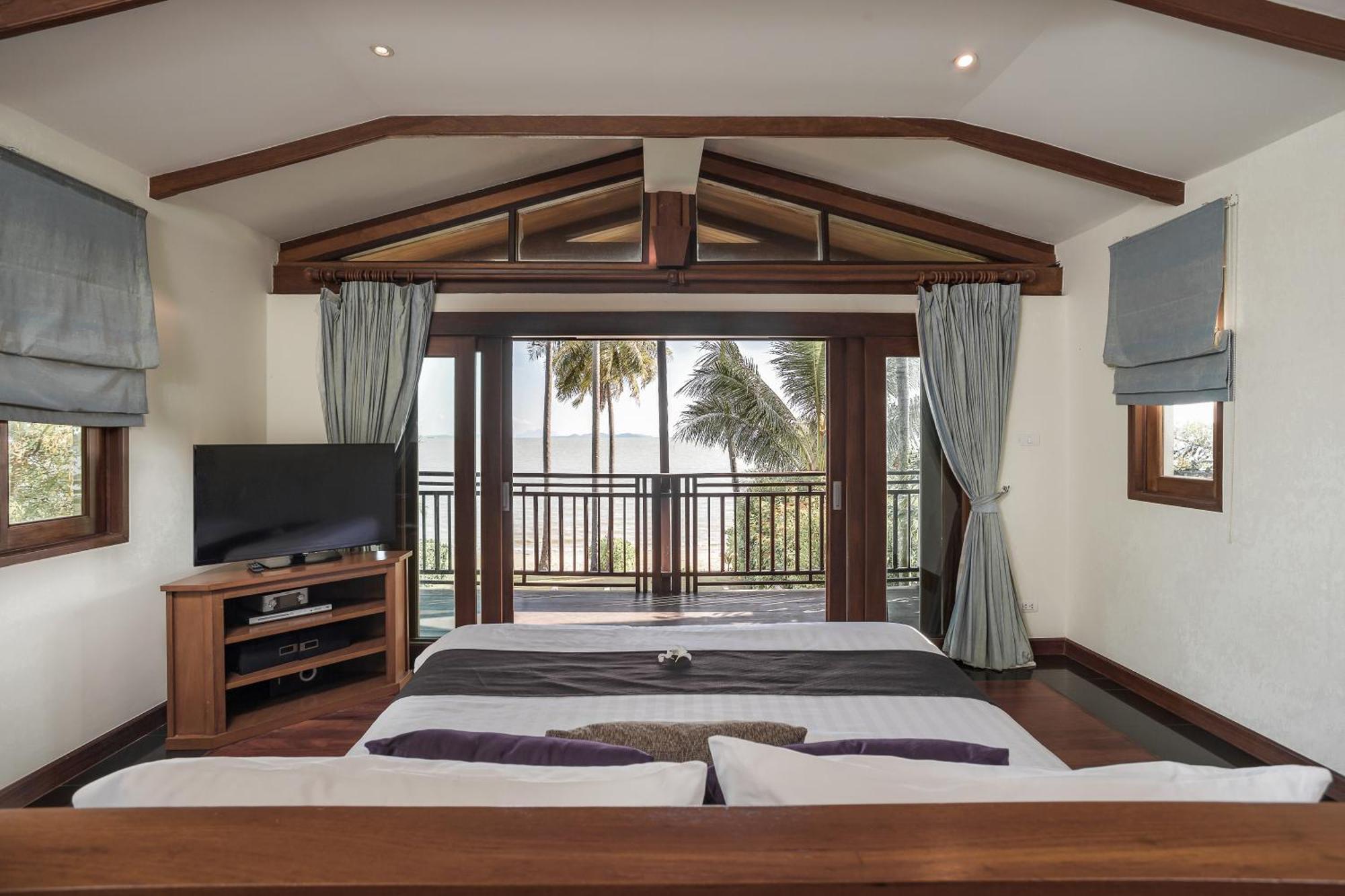 4-Bedroom Grand Beachfront Pool Villa Unlimited 24-Hour Water Shuttle Service