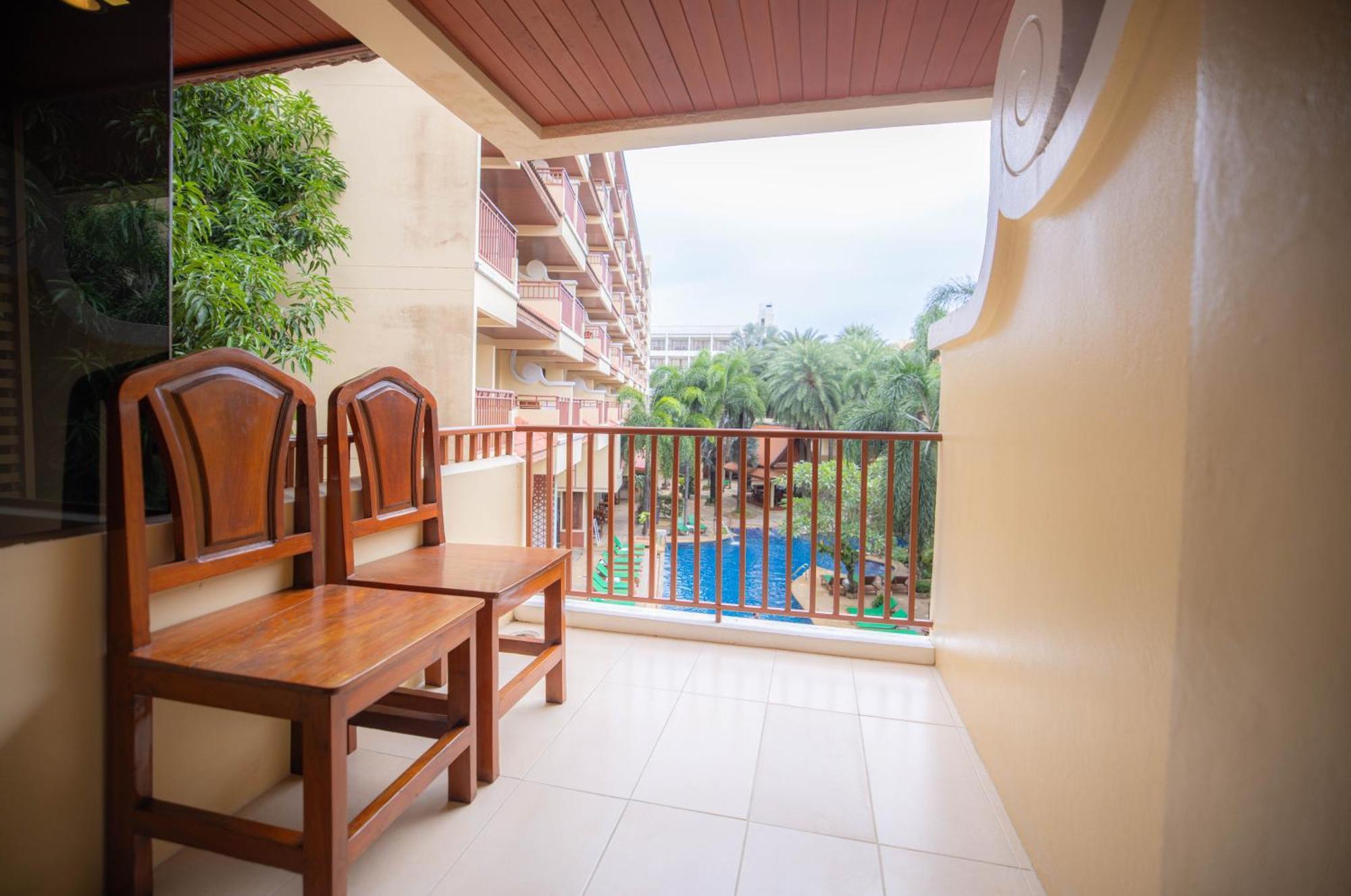 Deluxe Pool View  King Room