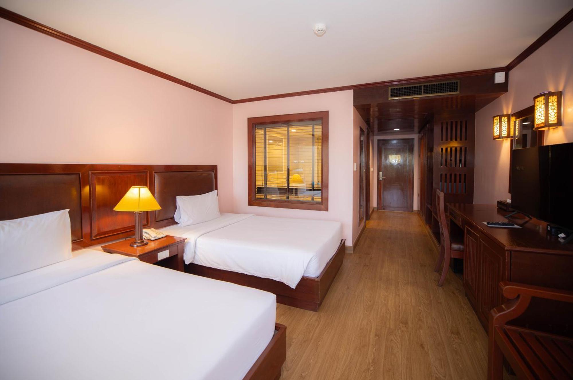Deluxe Pool View Twin Room