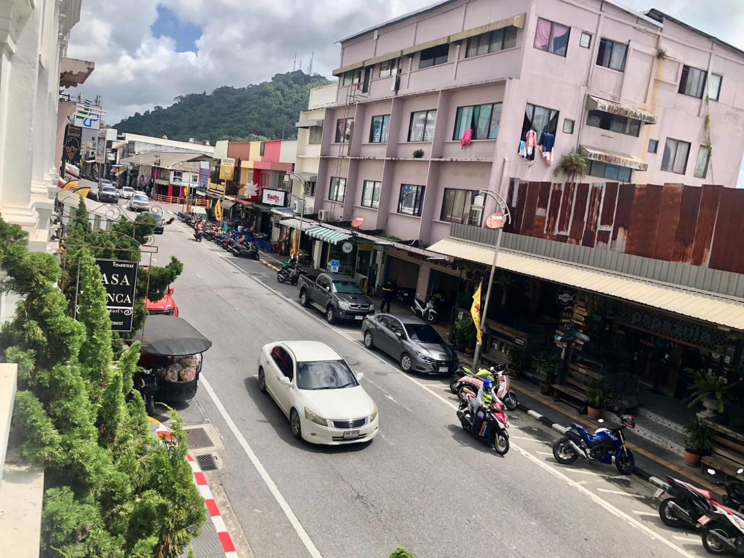 Premium Deluxe 2 Twin City View Balcony
