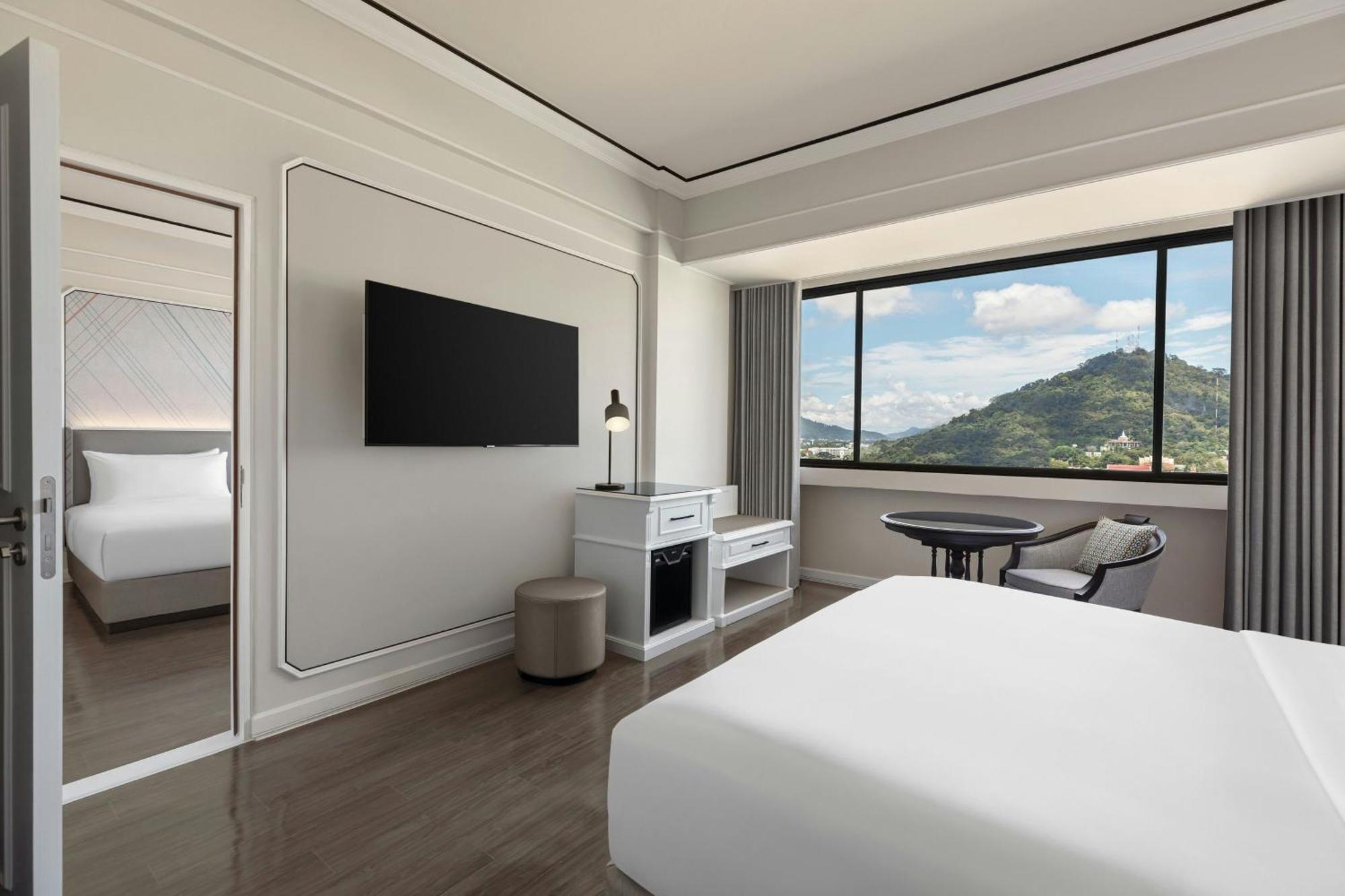 Deluxe King Room with City View,1643148984:JPEG