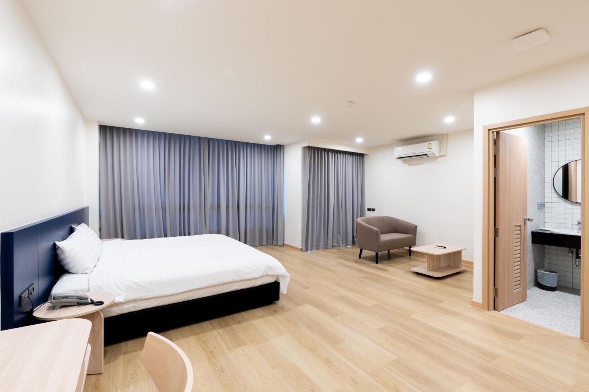 Deluxe King Suite