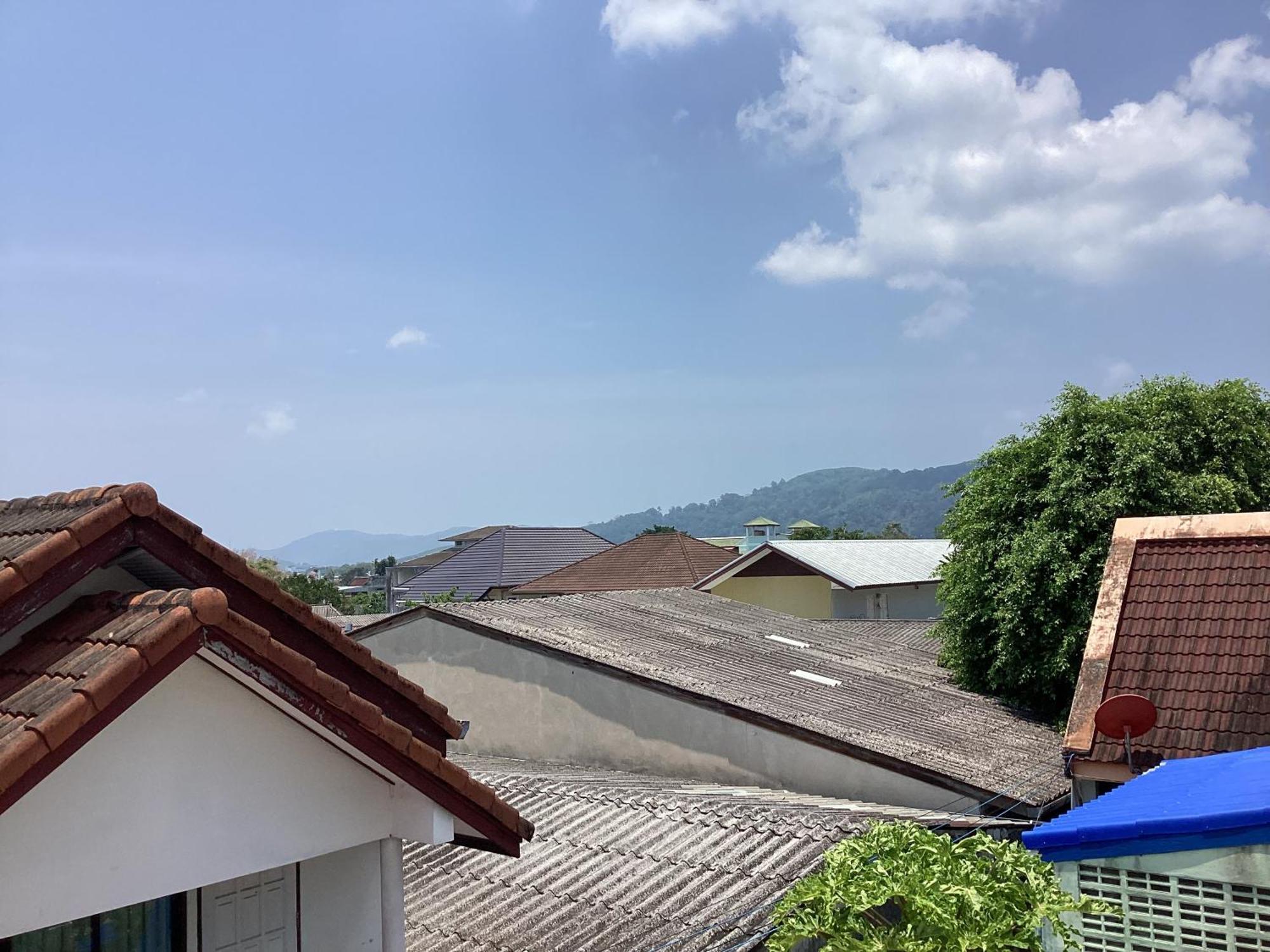 One-Bedroom Apartment Balcony Mountain View