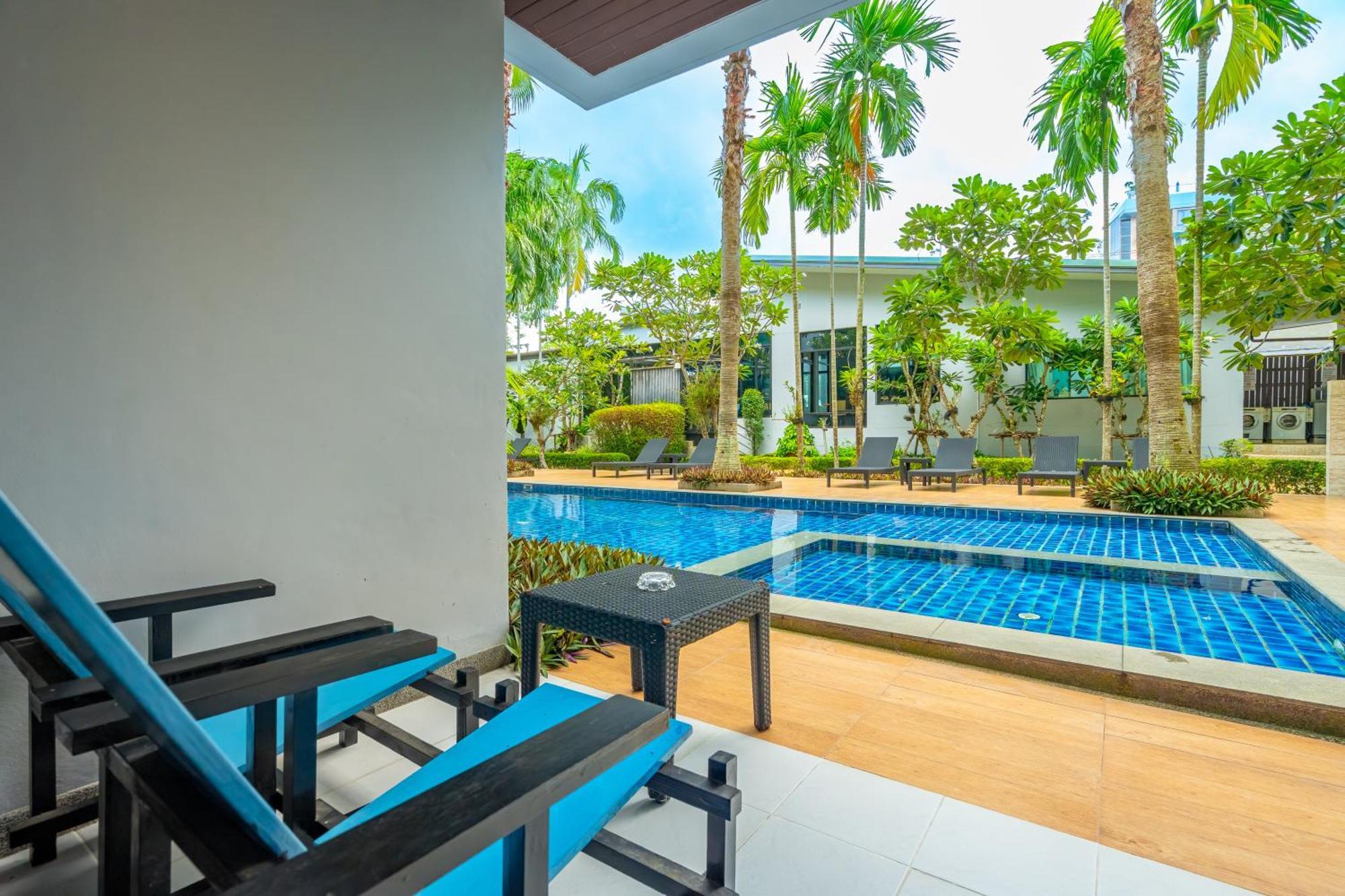 One-Bedroom with Pool access