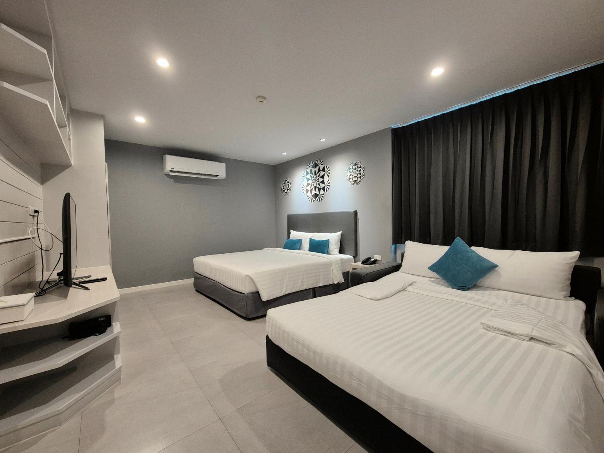 Family Room,1679603428:JPEG