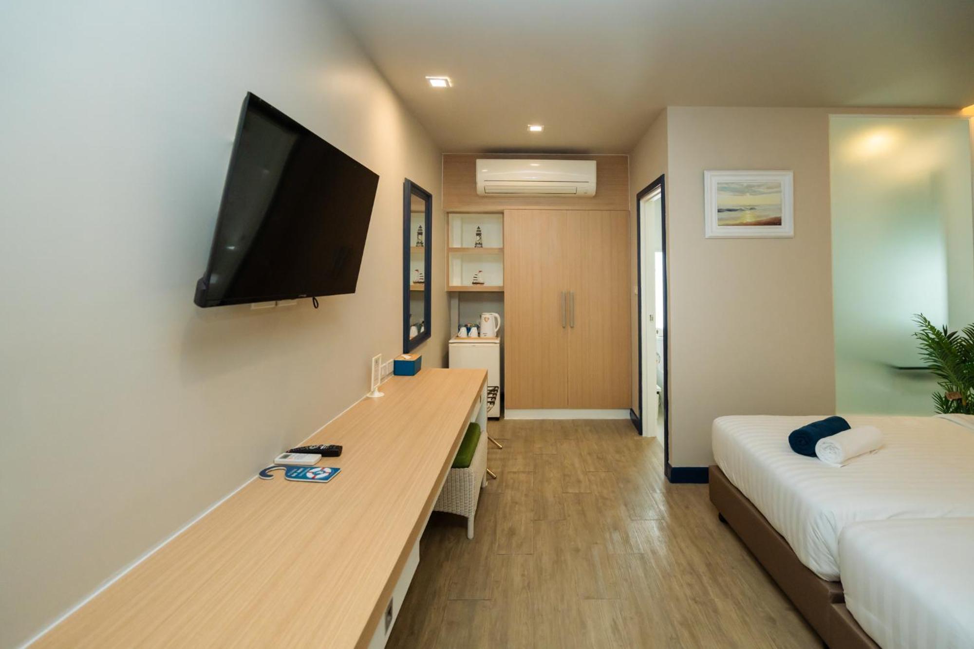 Deluxe Room,1682942196:JPEG