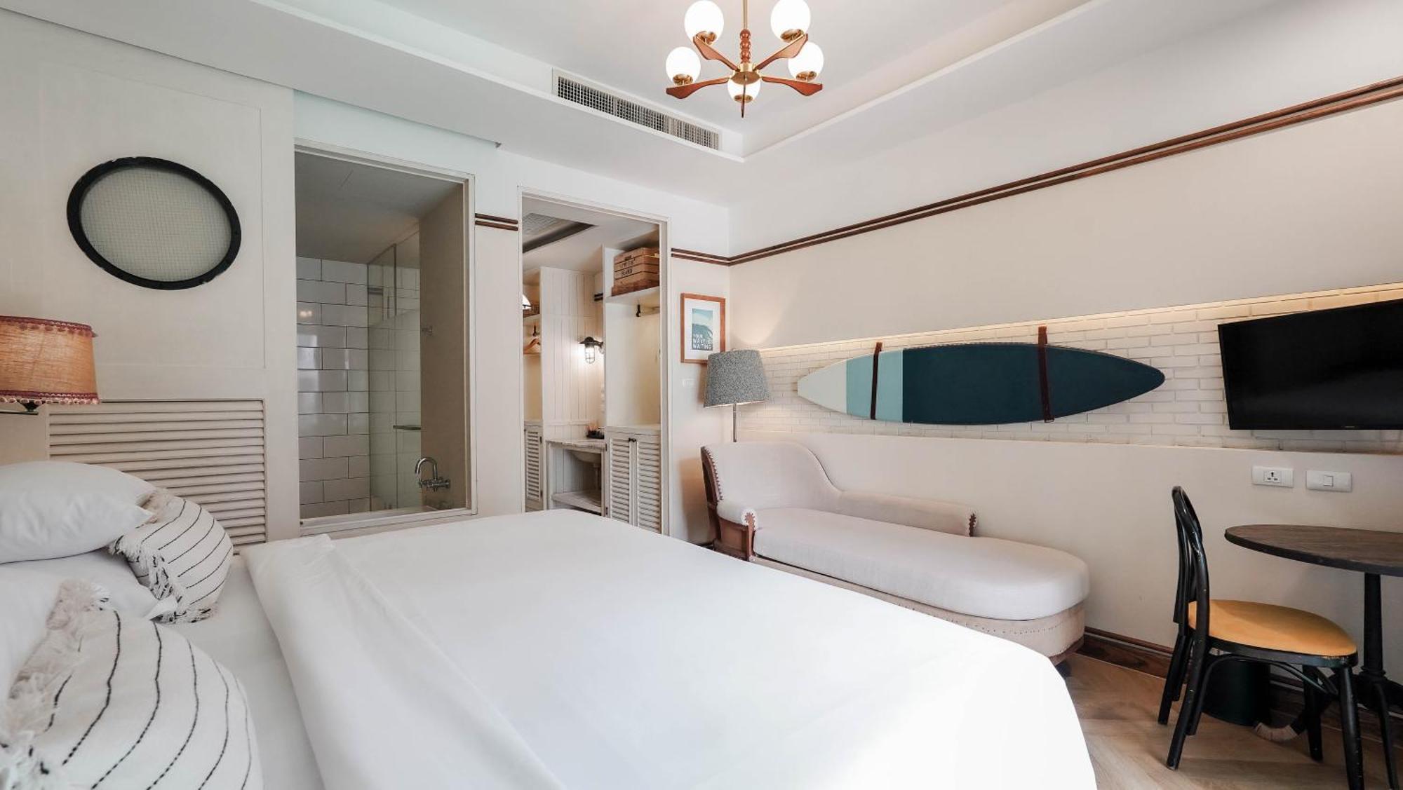 Deluxe Double or Twin Room Pool View
