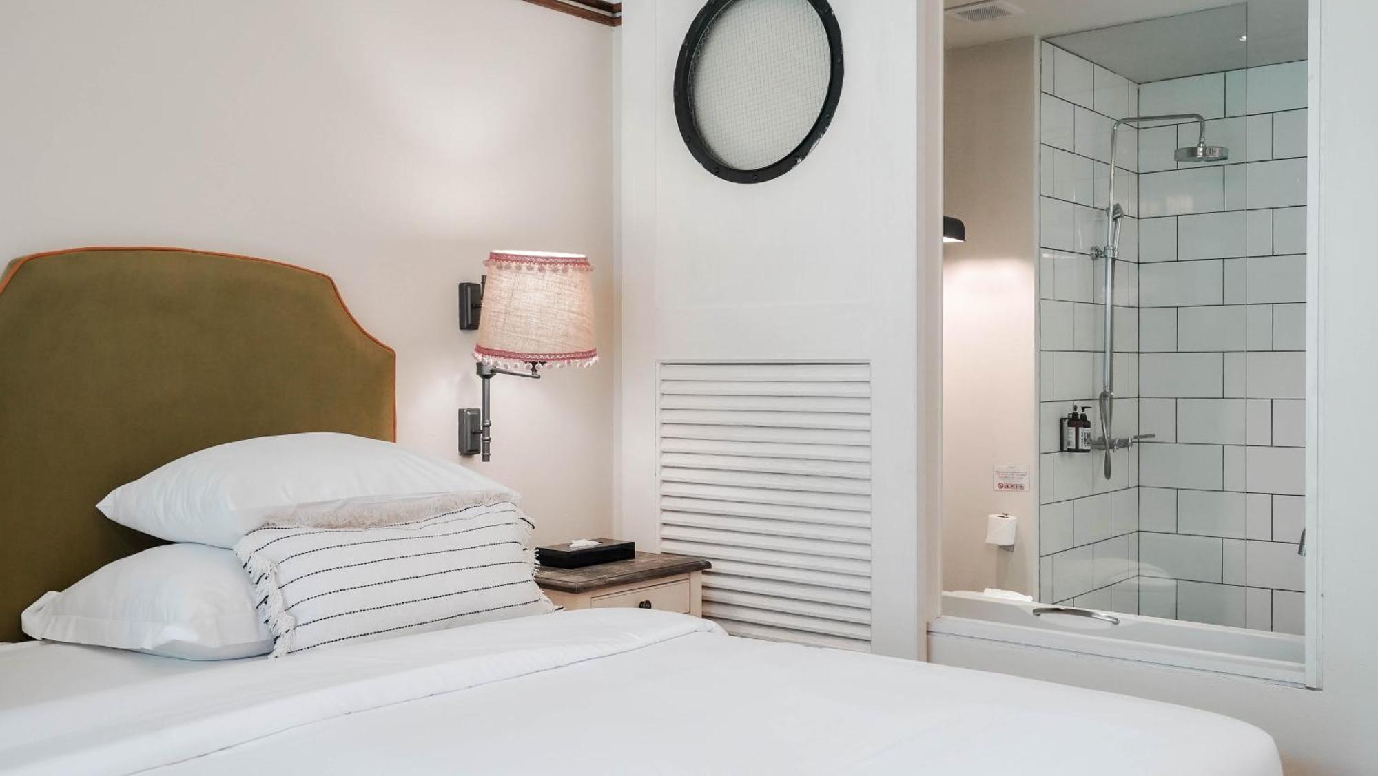 Deluxe Double or Twin Room Pool View