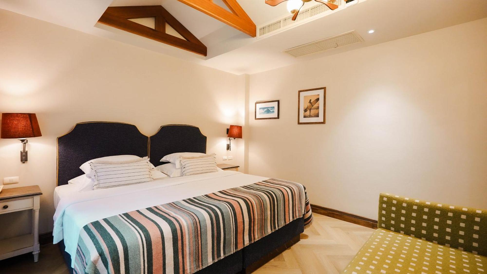 Deluxe Cozy Room