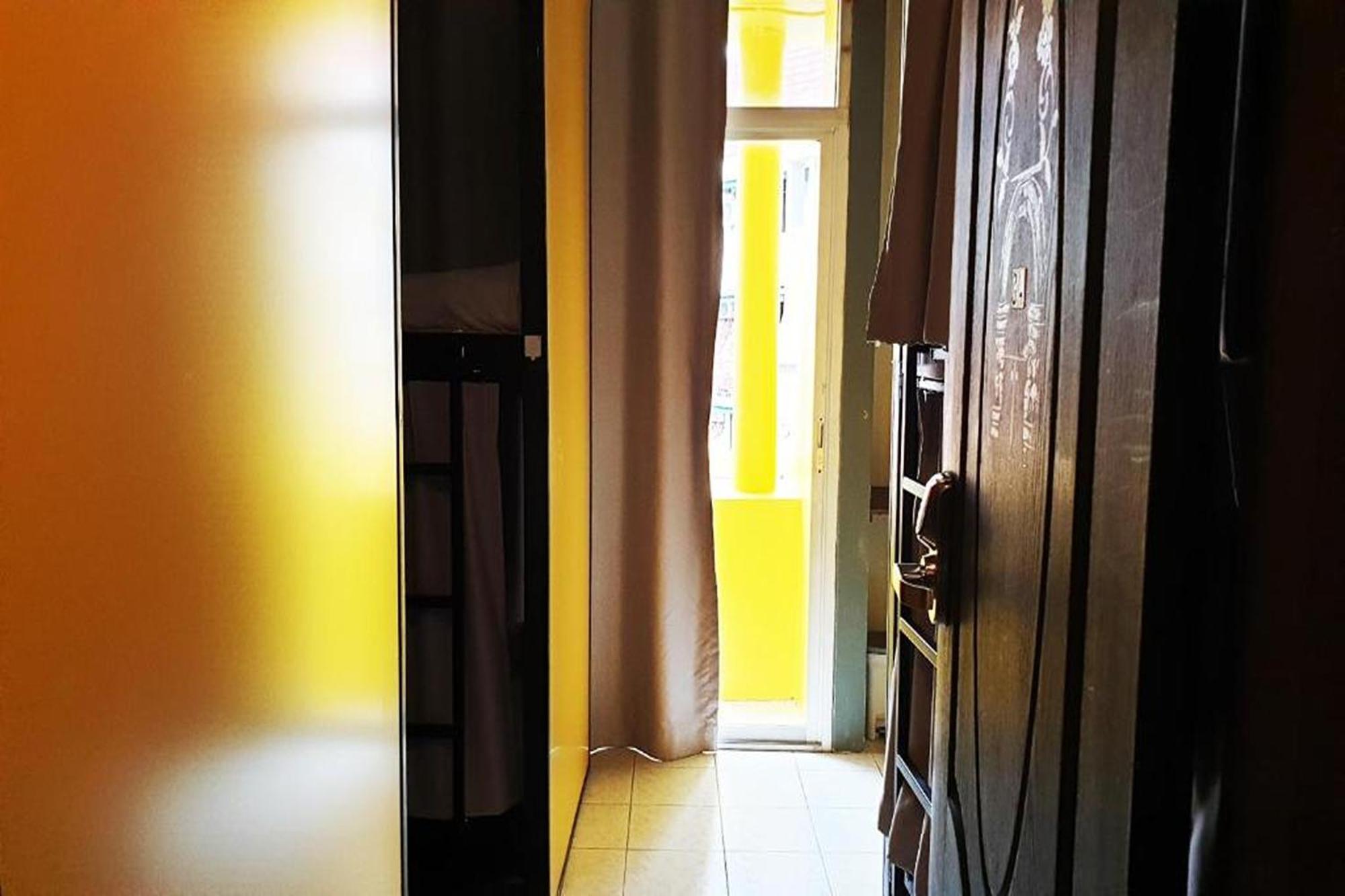 Cama em Dormitório Misto com 6 Camas